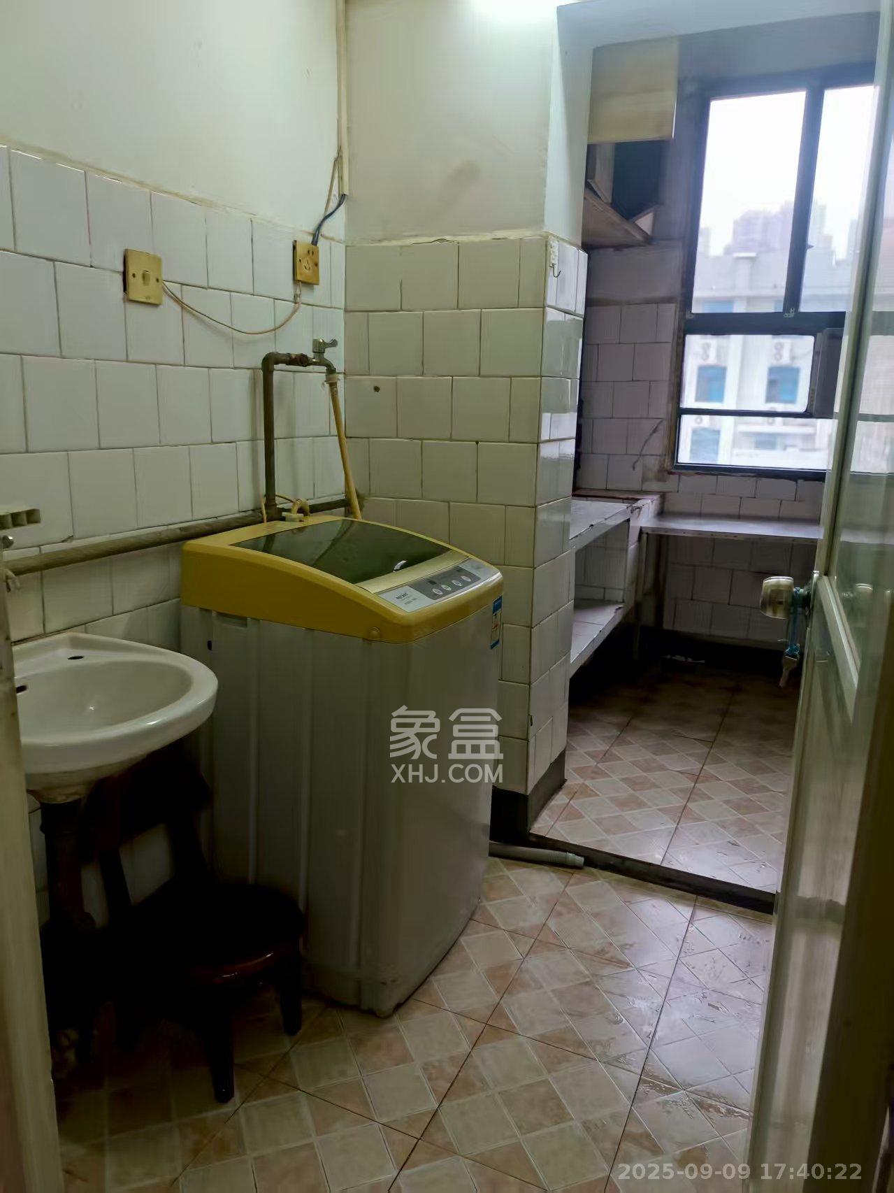 伍家岭电信局  2室1厅1卫    1300.0元/月 伍家岭电信局  2室1厅1卫    1300.0元/月室内图