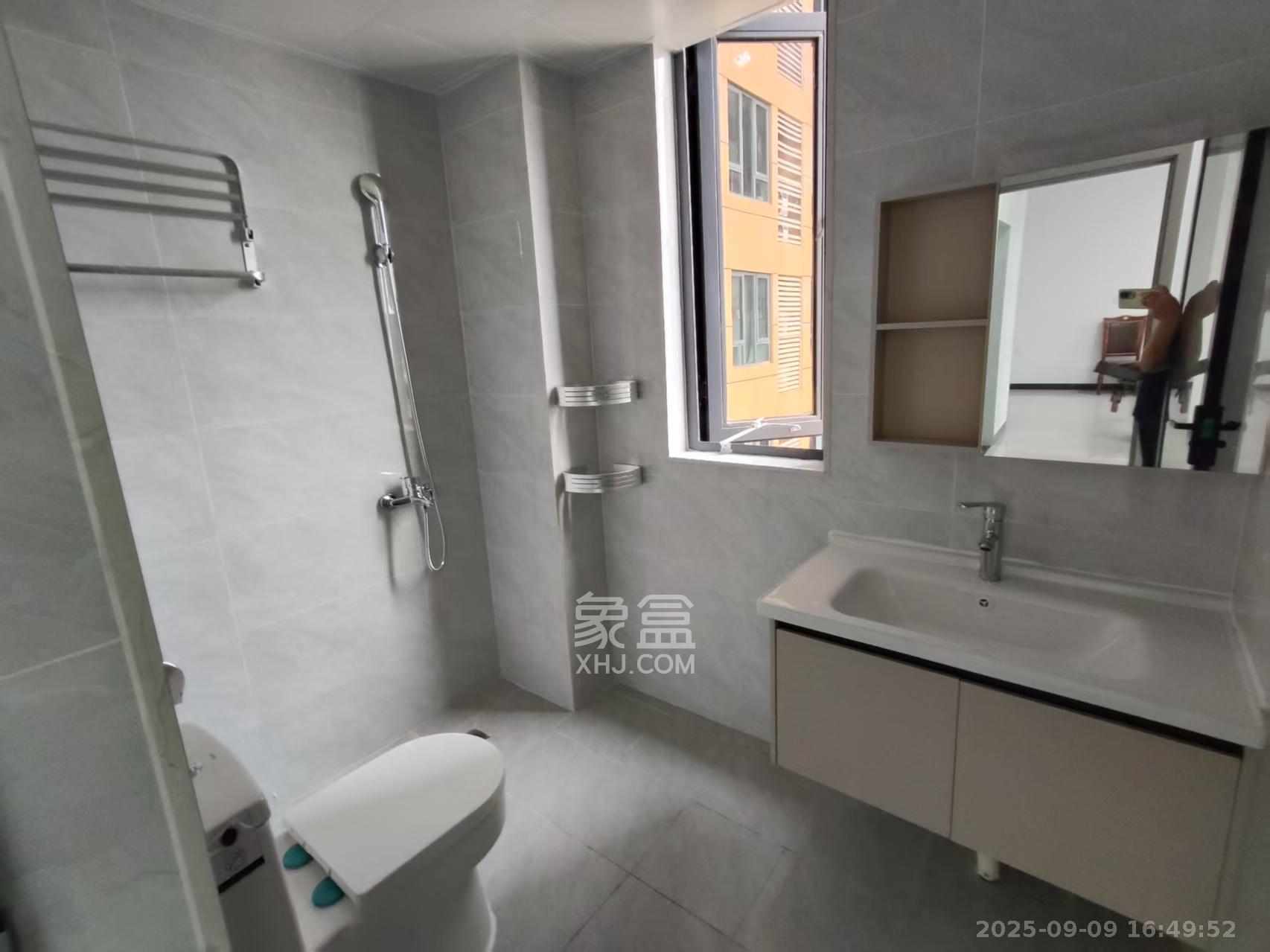 紫华郡 3室2厅2卫 2200.0元/月 紫华郡 3室2厅2卫 2200.0元/月室内图