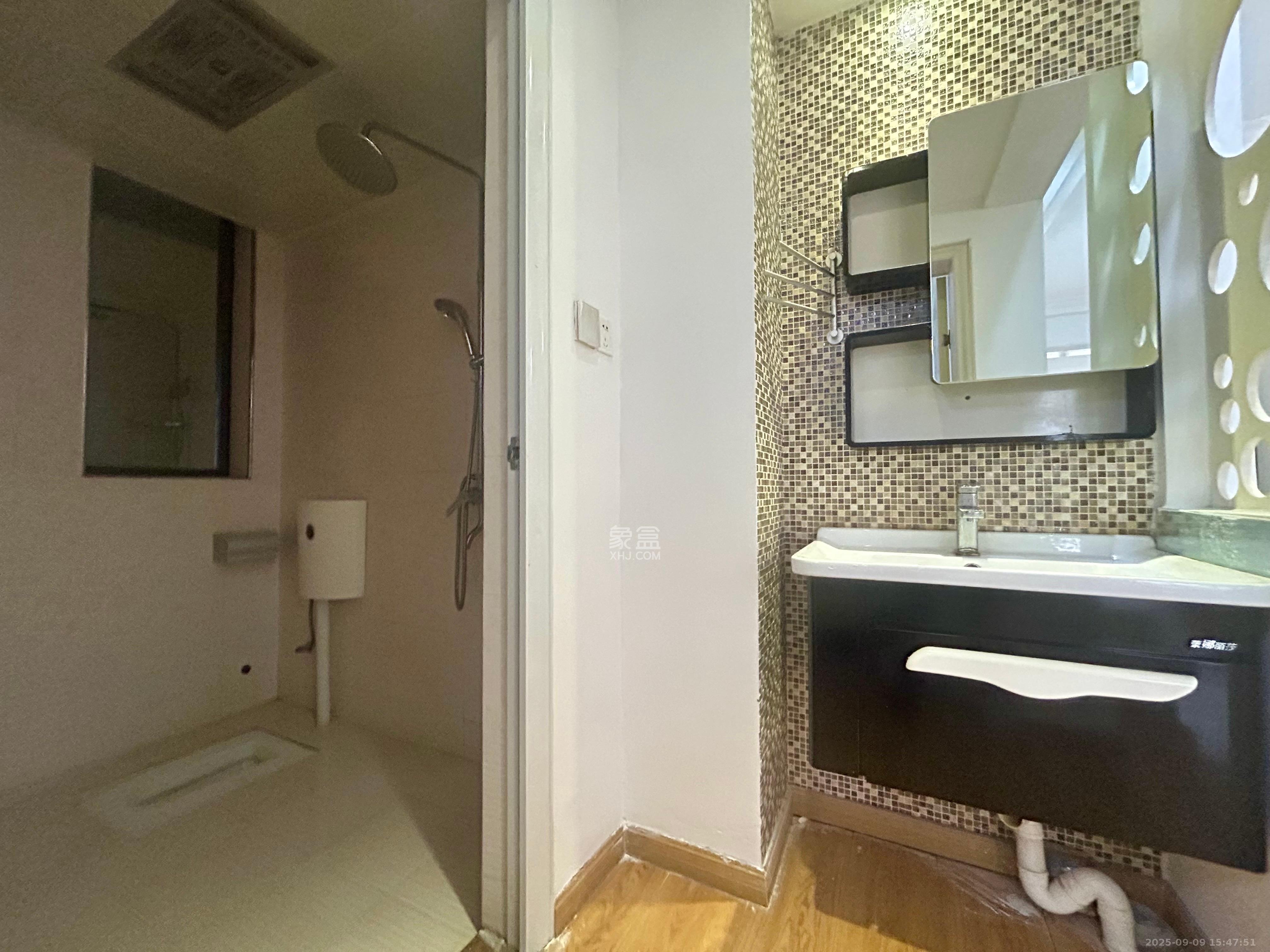 保利麓谷林语C区  2室2厅1卫    2400.0元/月 保利麓谷林语C区  2室2厅1卫    2400.0元/月室内图