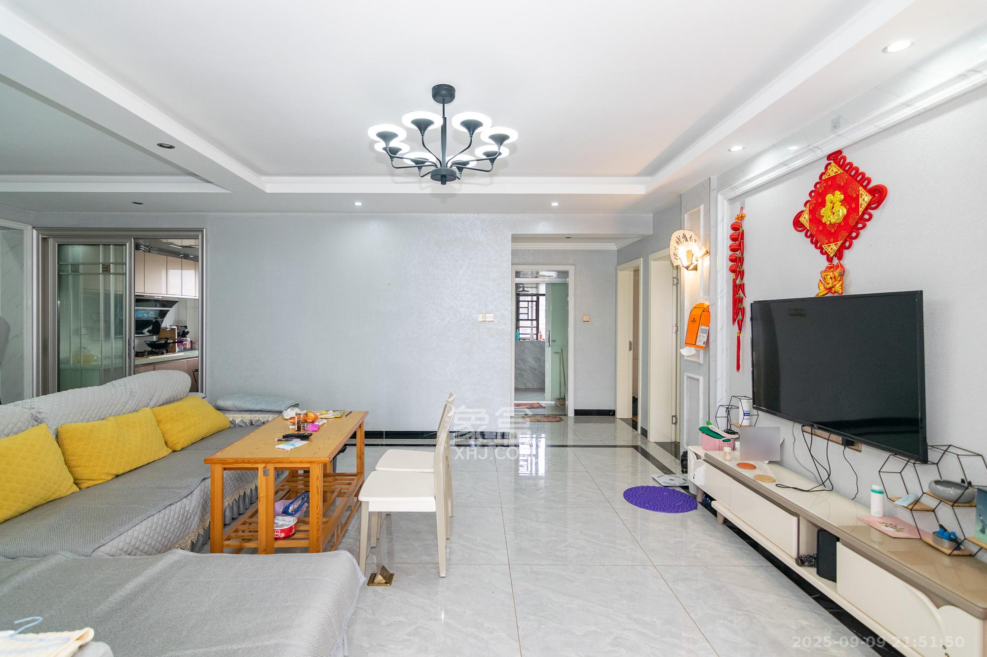 润和紫郡一期  4室2厅2卫    95.0万客厅