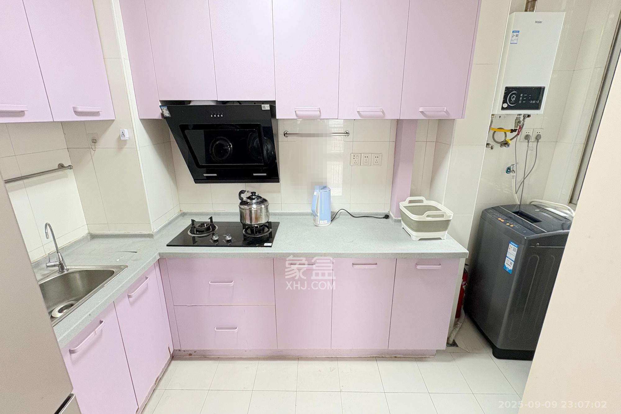 君临国际  3室2厅1卫    158.0万 君临国际  3室2厅1卫    158.0万厨房