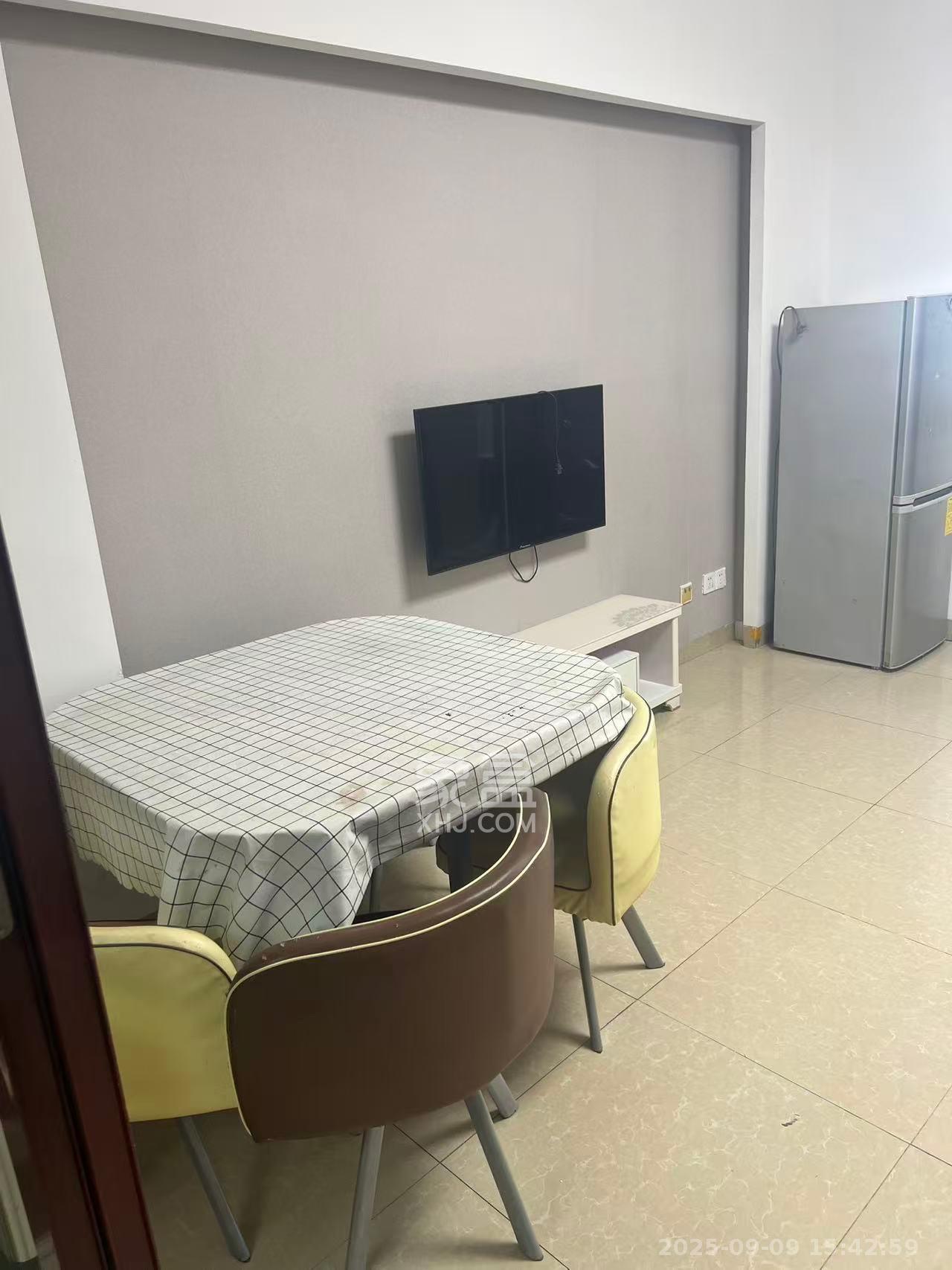 麓枫和苑 1室1厅1卫 1800.0元/月 麓枫和苑 1室1厅1卫 1800.0元/月室内图