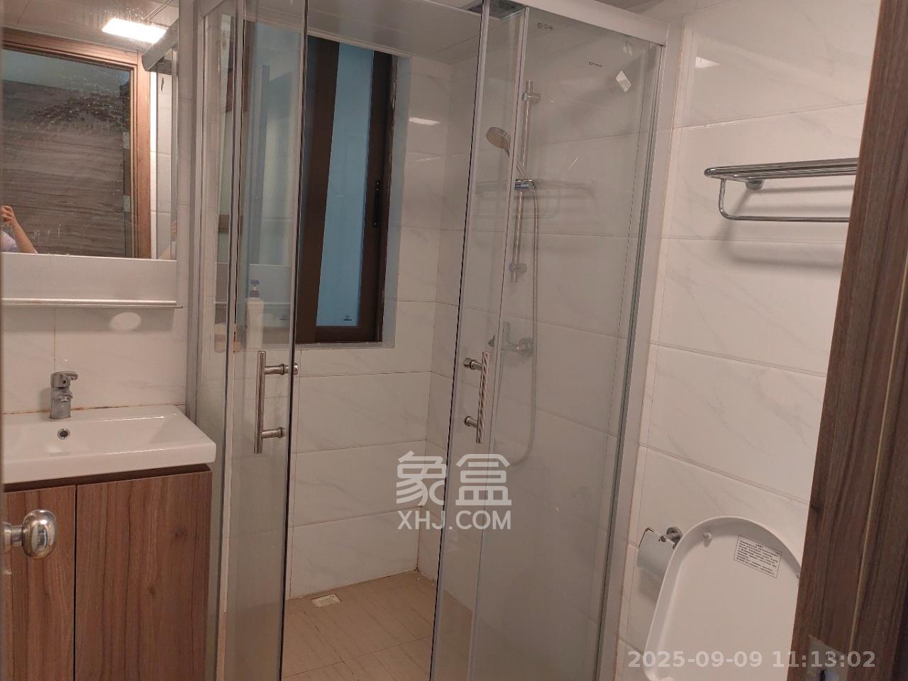 碧桂园公园壹号(凯怡茗苑)  3室2厅2卫    1800.0元/月 碧桂园公园壹号(凯怡茗苑)  3室2厅2卫    1800.0元/月室内图