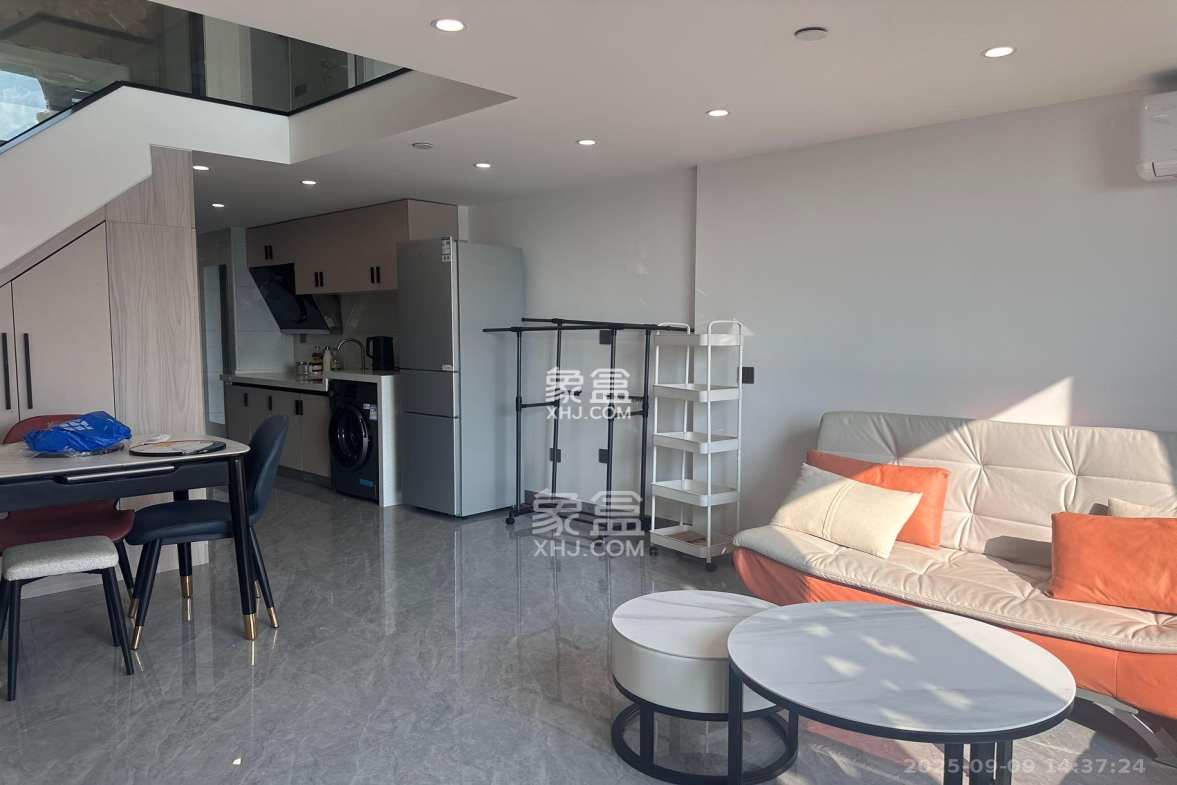 藏珑湖上公馆  1室1厅1卫    2500.0元/月 藏珑湖上公馆  1室1厅1卫    2500.0元/月室内图