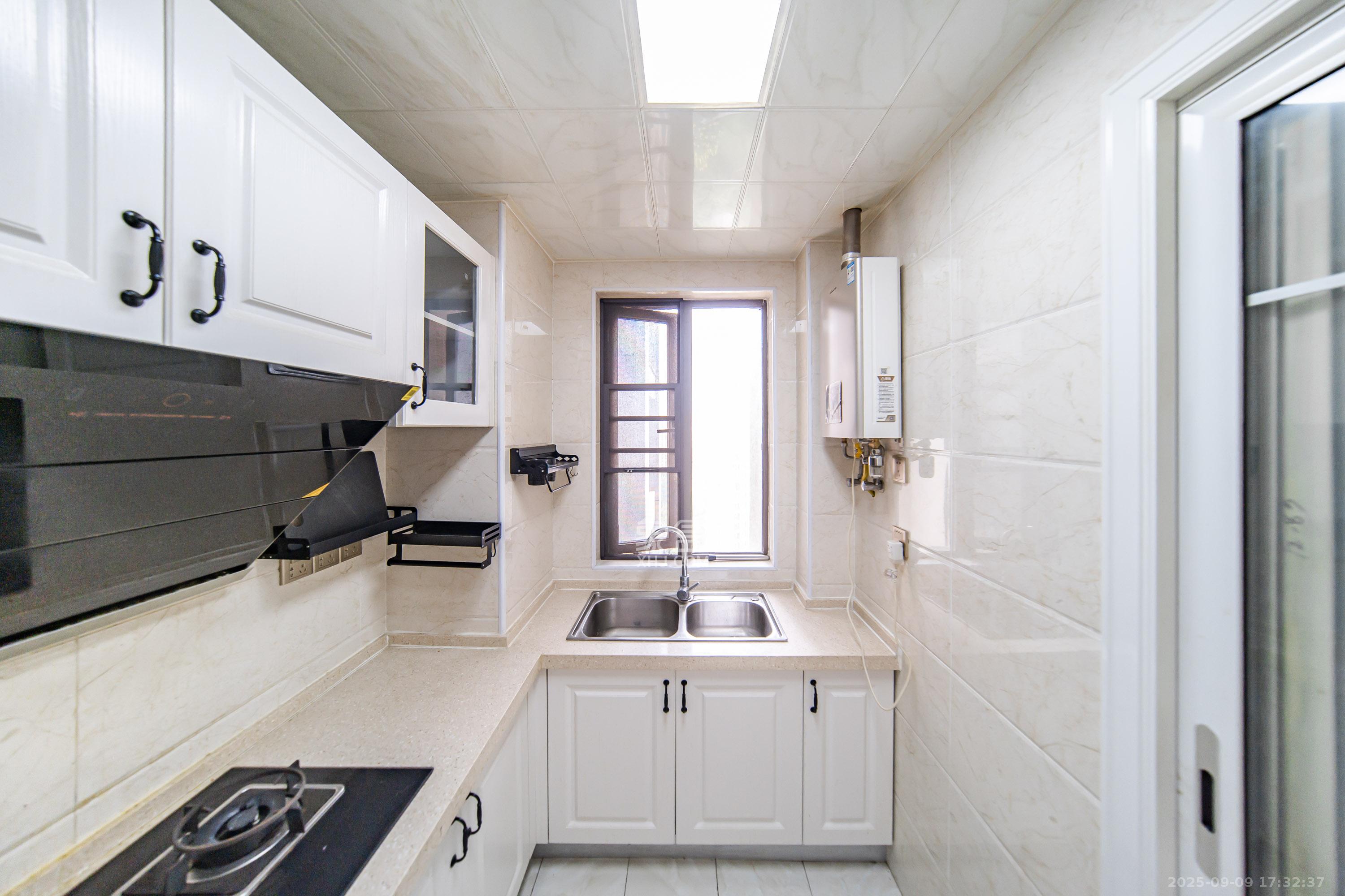 合能洋湖公馆  3室2厅2卫    88.0万 合能洋湖公馆  3室2厅2卫    88.0万厨房