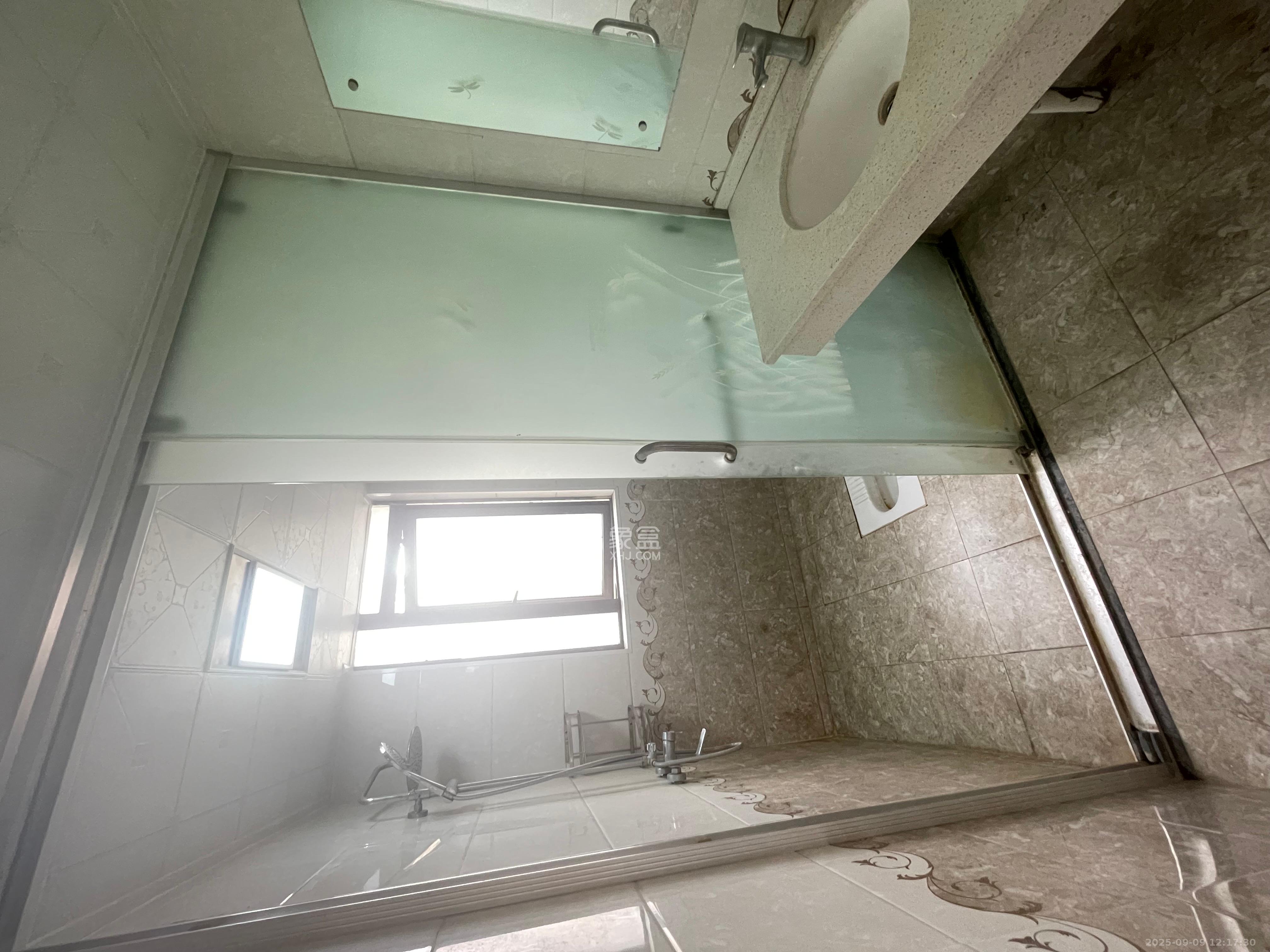 恒泰广场 1室0厅0卫 3200.0元/月 恒泰广场 1室0厅0卫 3200.0元/月室内图