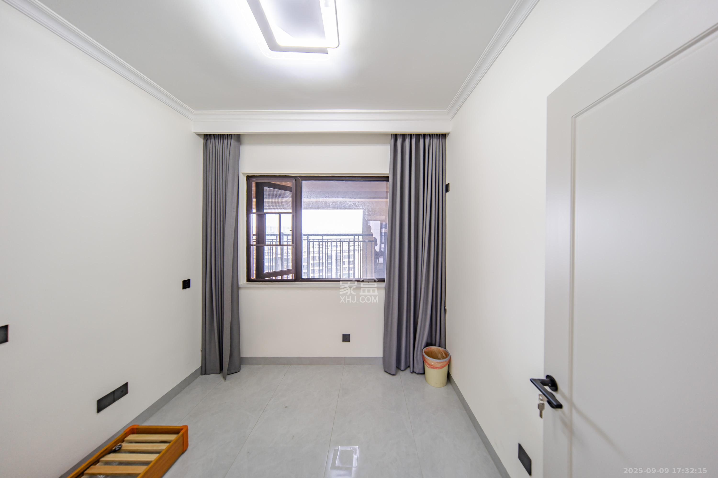 蓝光雍锦半岛 2室1厅1卫 128.0万 蓝光雍锦半岛 2室1厅1卫 128.0万卧室