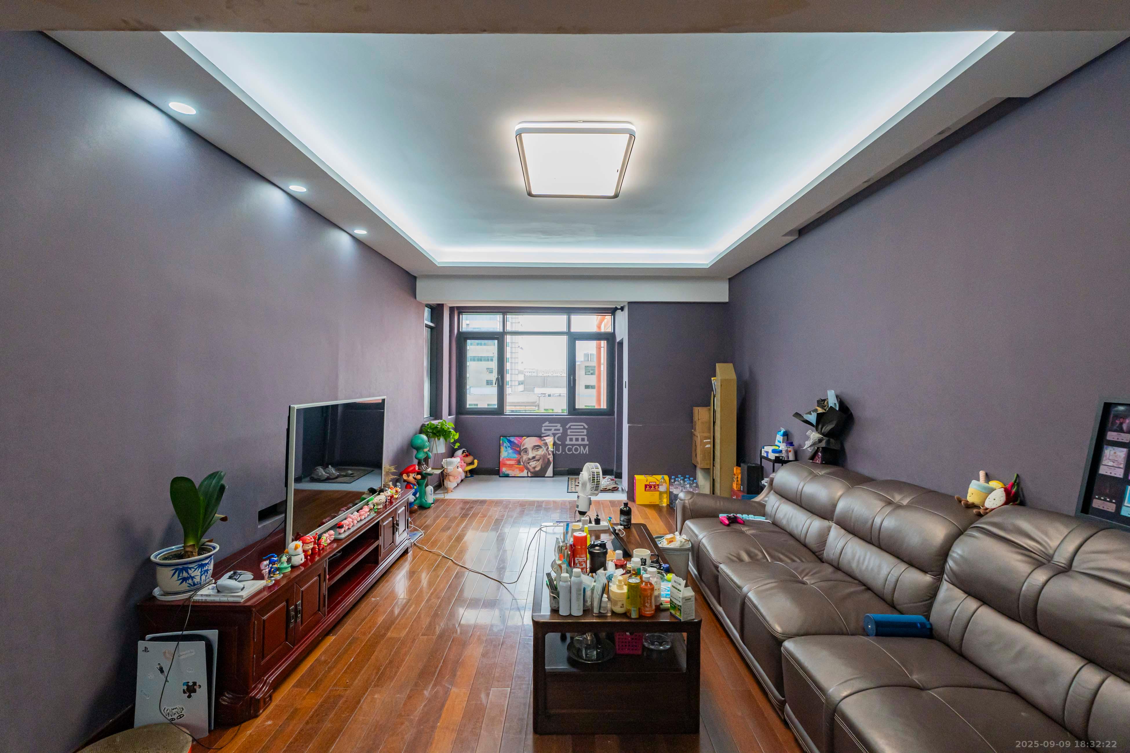 金鹰小区 3室2厅2卫 78.0万 金鹰小区 3室2厅2卫 78.0万客厅