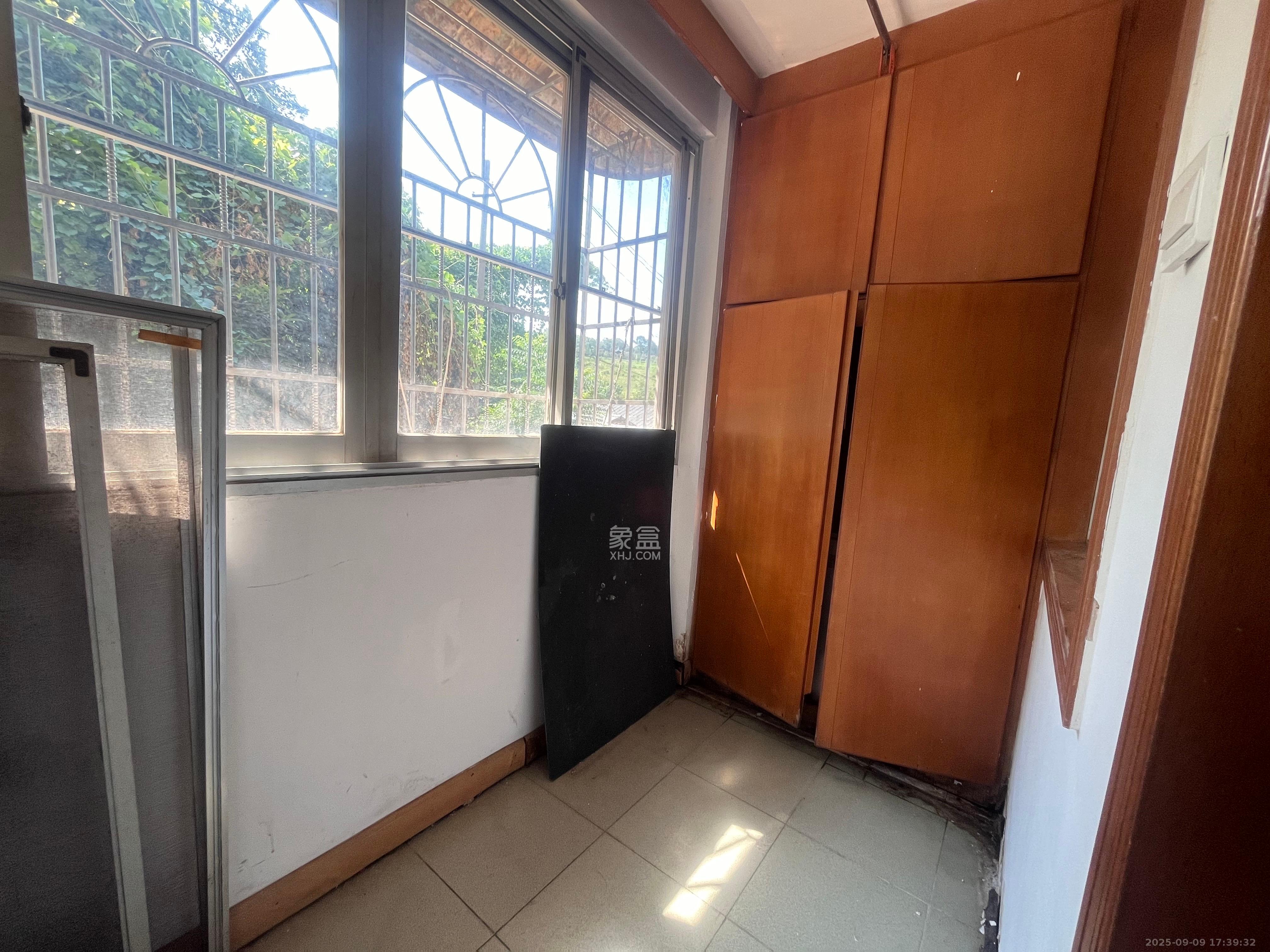 谢家冲 2室1厅1卫 1500.0元/月 谢家冲 2室1厅1卫 1500.0元/月室内图