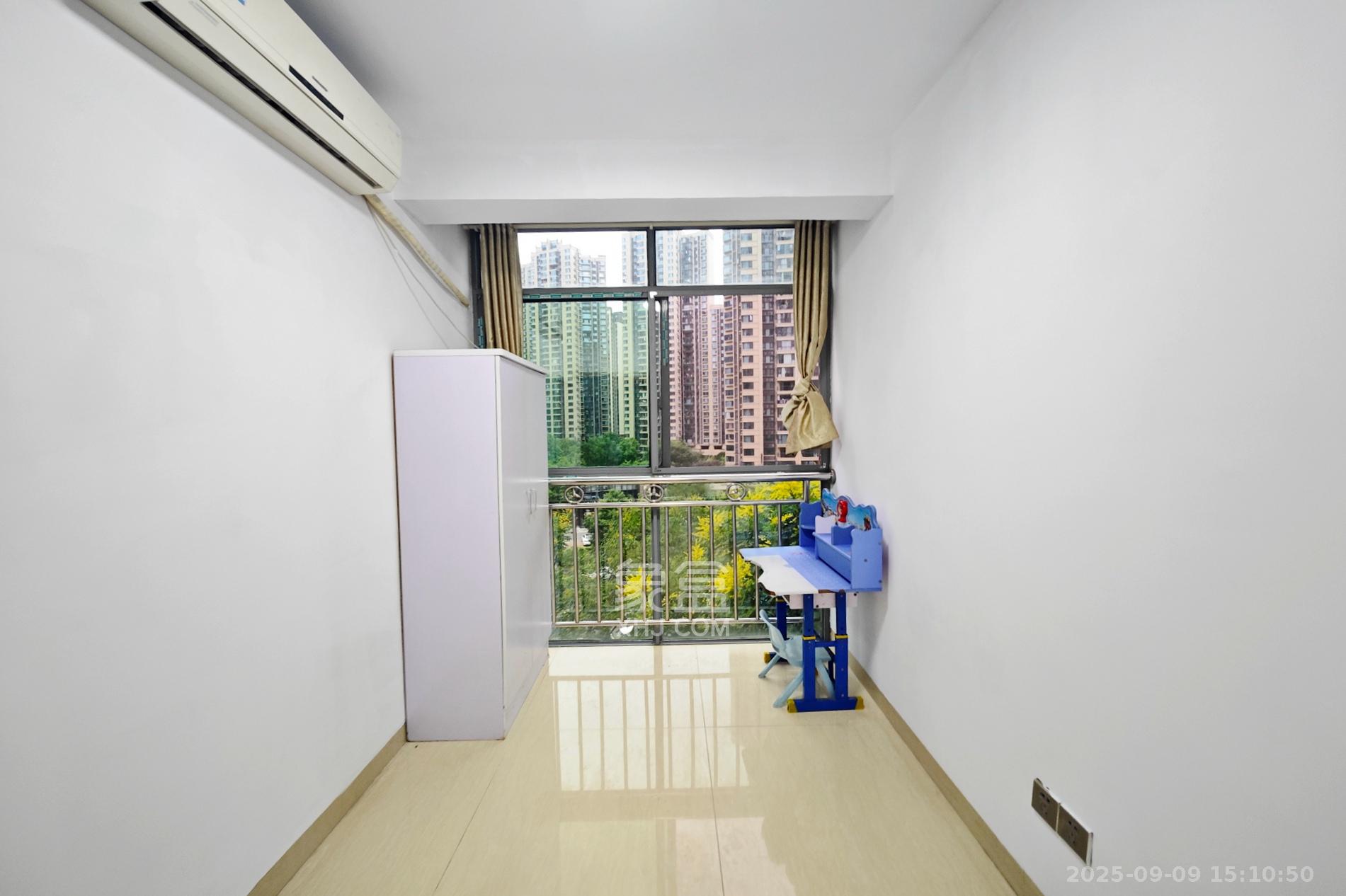 新城新世界一二三期 3室2厅1卫 87.0万 新城新世界一二三期 3室2厅1卫 87.0万卧室