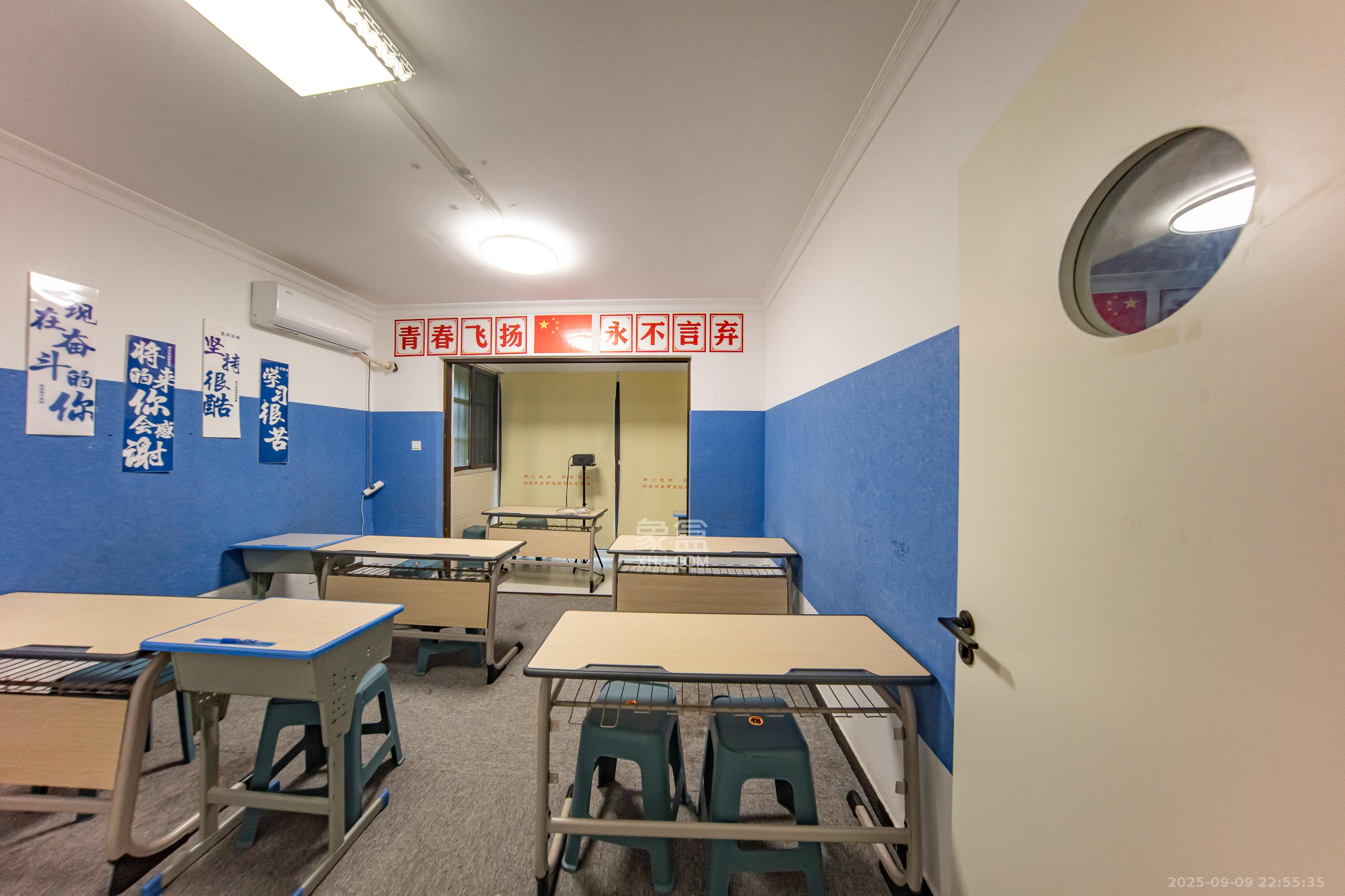 华润橡树湾 4室2厅2卫 90.0万 华润橡树湾 4室2厅2卫 90.0万卧室