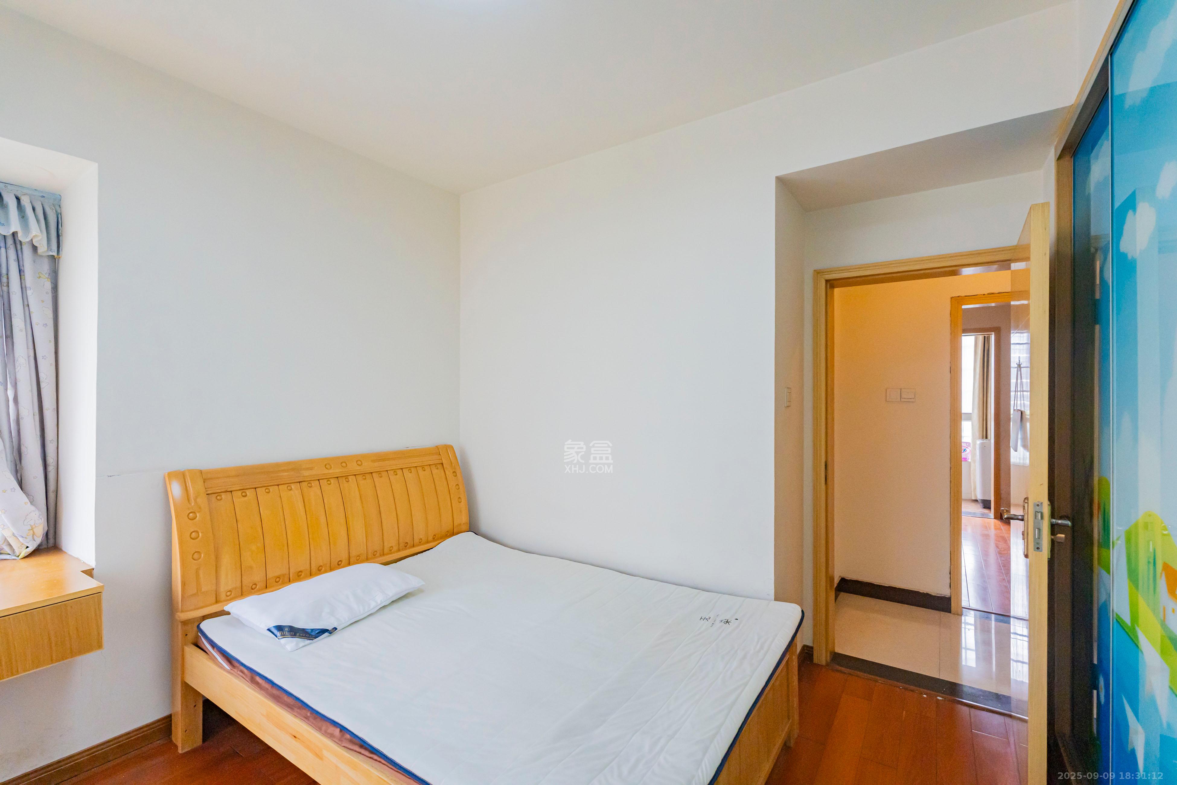 月湖兰庭  3室2厅2卫    100.0万卧室