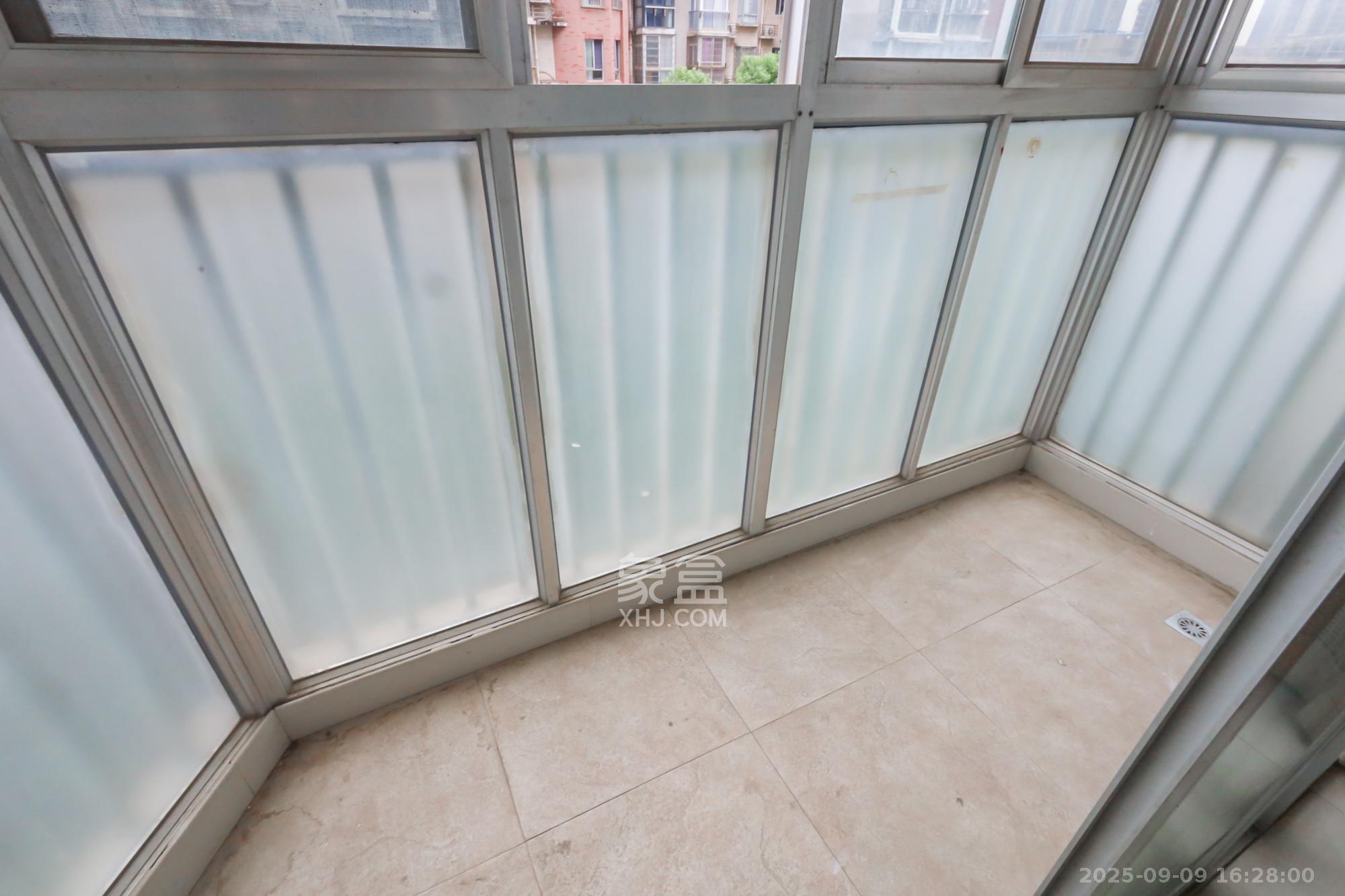 香海西岸  3室2厅2卫    130.0万 香海西岸  3室2厅2卫    130.0万阳台