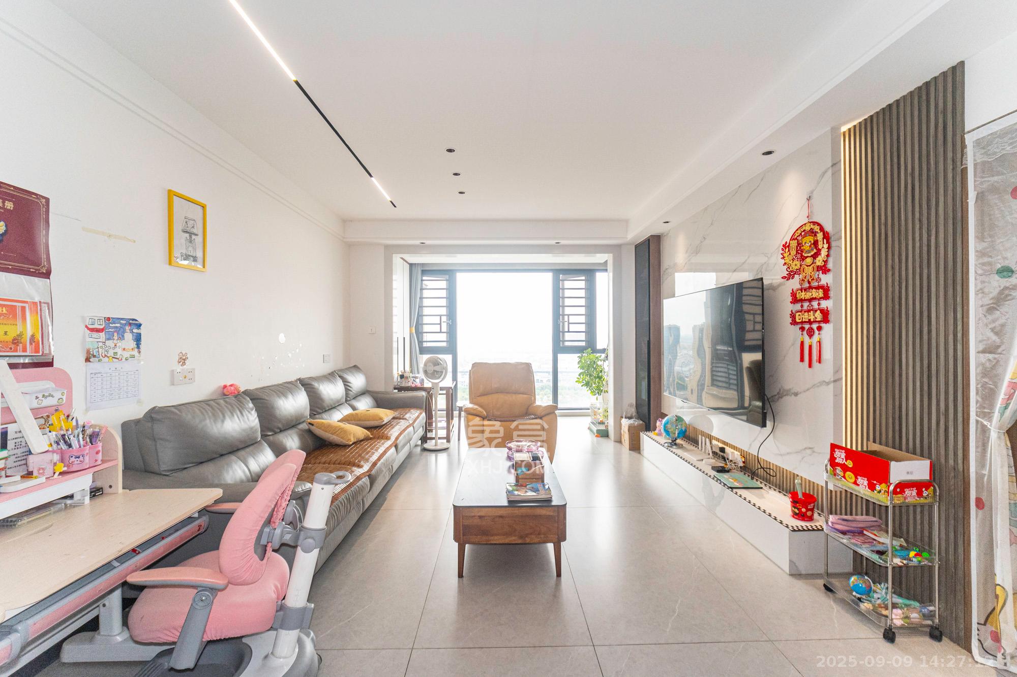 日盛湖湘花苑  3室2厅2卫    98.0万 日盛湖湘花苑  3室2厅2卫    98.0万