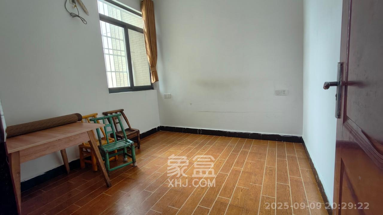 五星龙廻塘小区  2室1厅1卫    1200.0元/月 五星龙廻塘小区  2室1厅1卫    1200.0元/月室内图