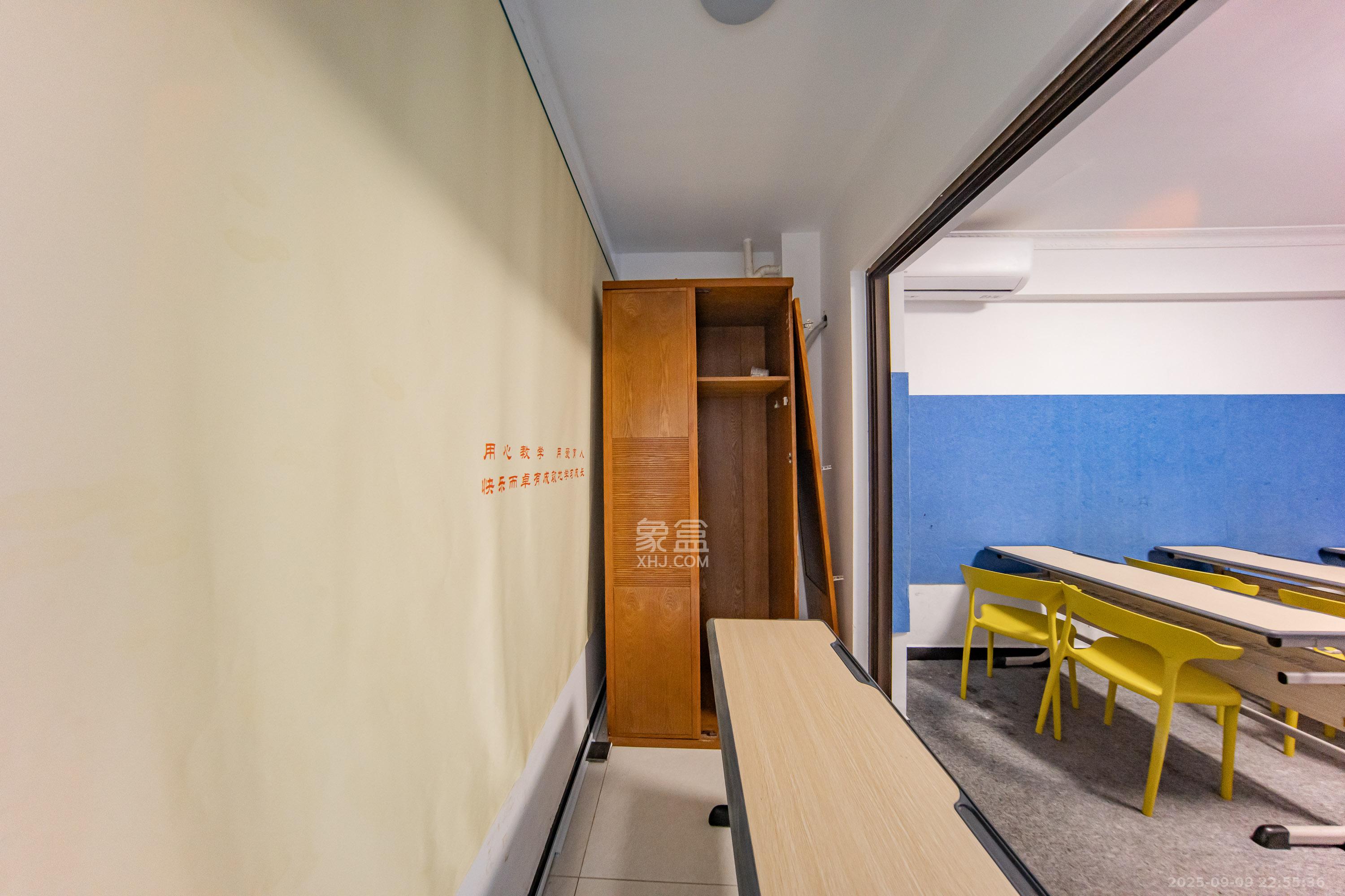 华润橡树湾 4室2厅2卫 90.0万 华润橡树湾 4室2厅2卫 90.0万阳台