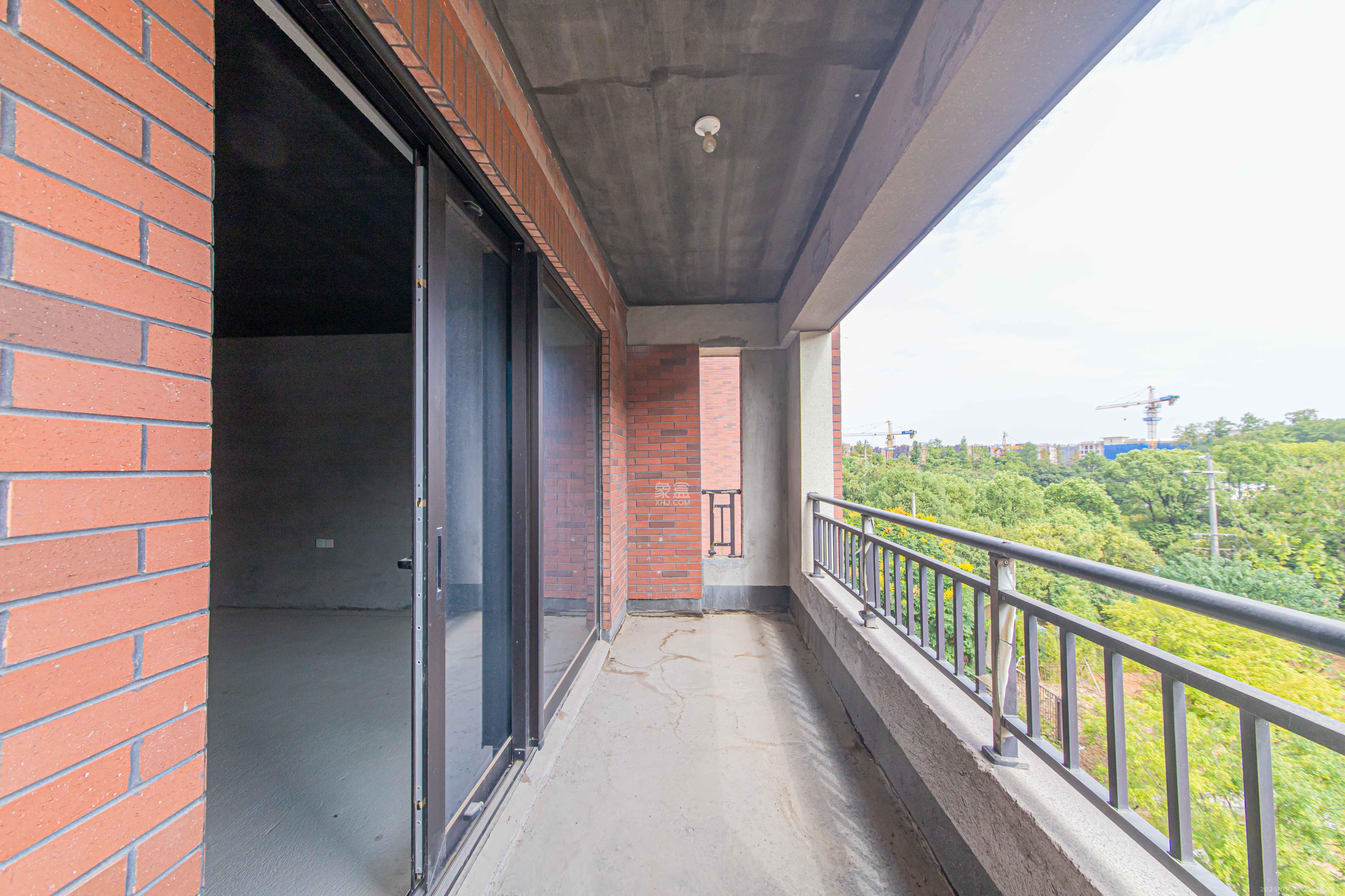 鑫远紫樾香山一期  5室2厅2卫    500.0万 鑫远紫樾香山一期  5室2厅2卫    500.0万阳台