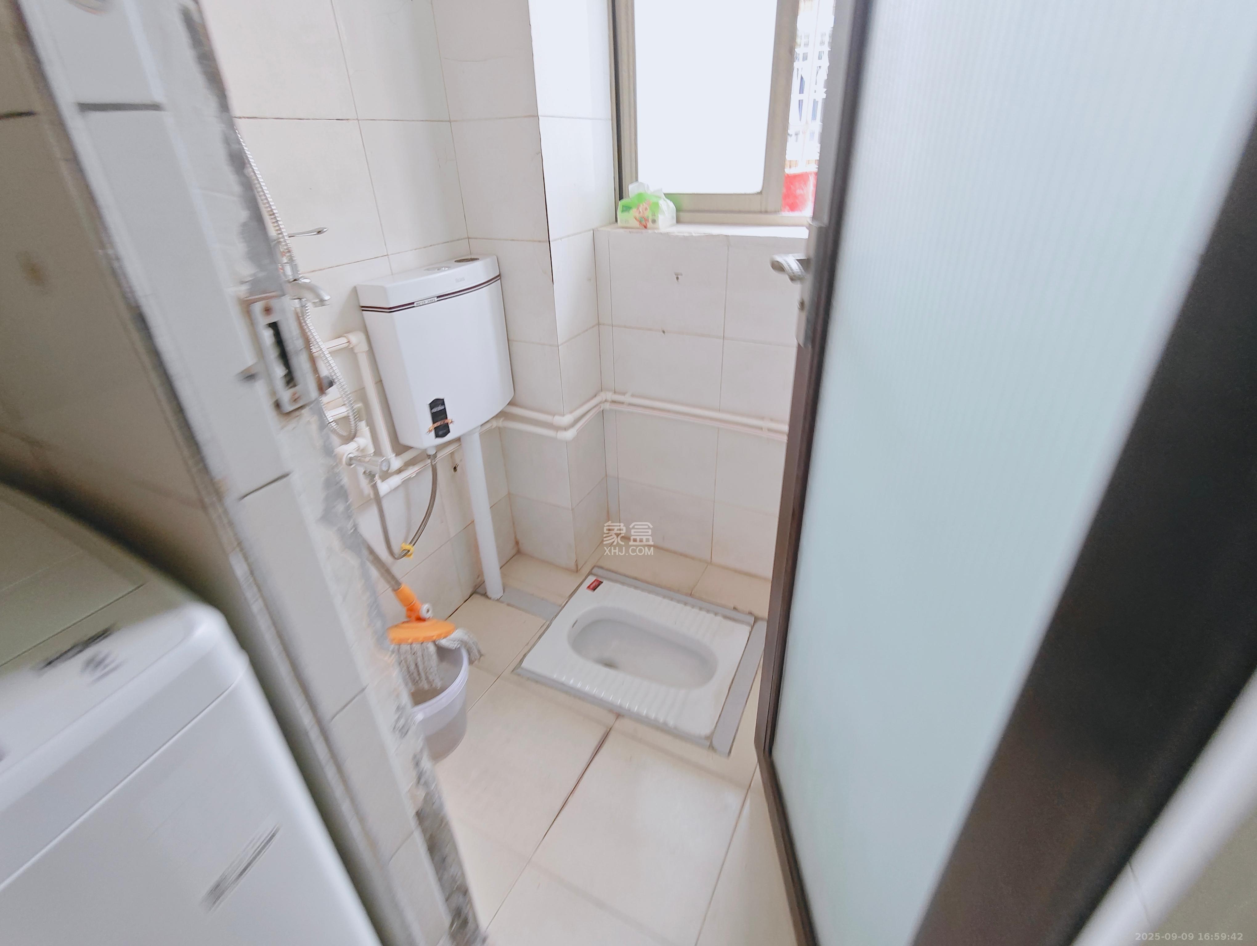 高桥火焰市场 3室2厅1卫 1500.0元/月 高桥火焰市场 3室2厅1卫 1500.0元/月室内图