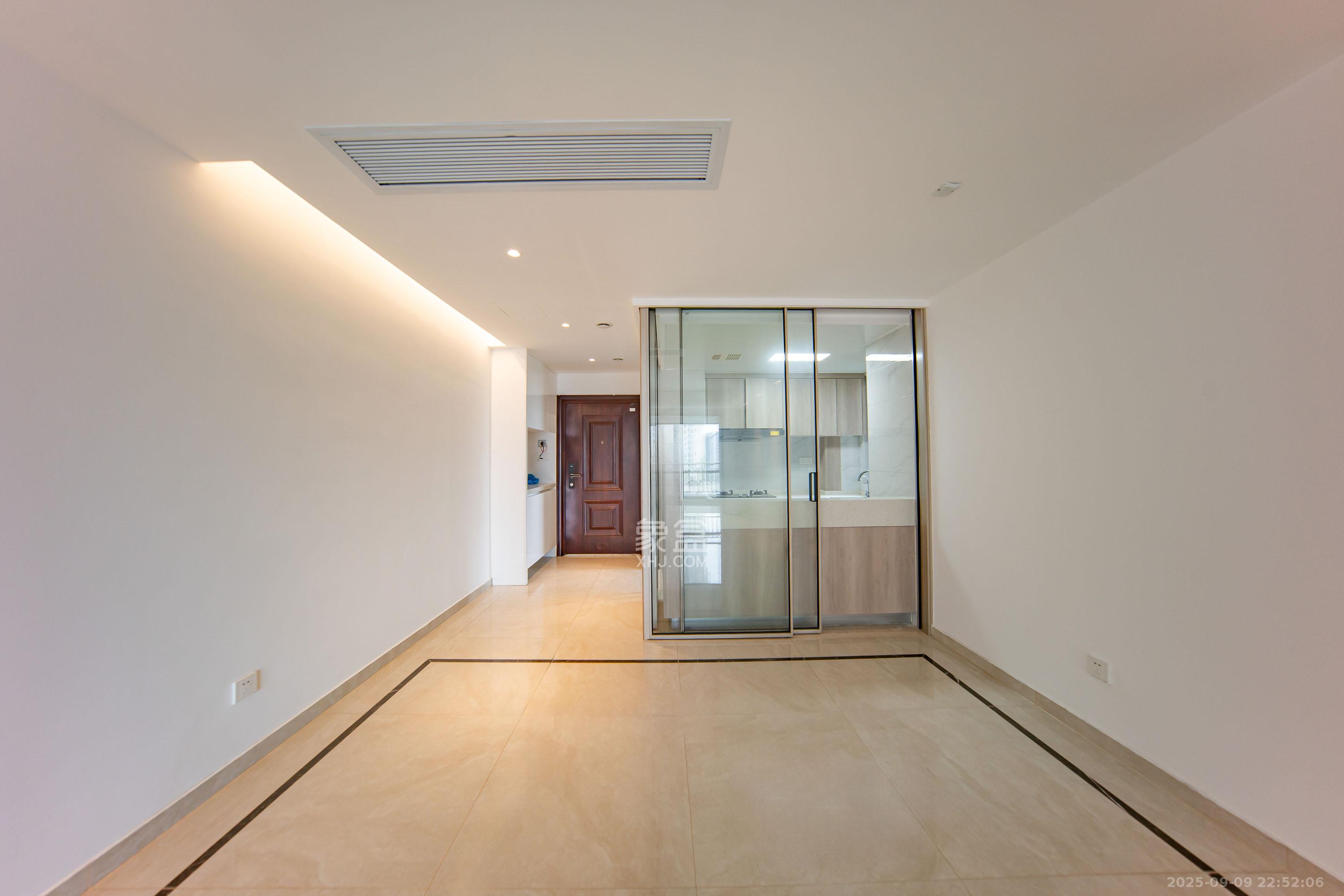 建投象山国际  3室2厅2卫    129.0万 建投象山国际  3室2厅2卫    129.0万客厅