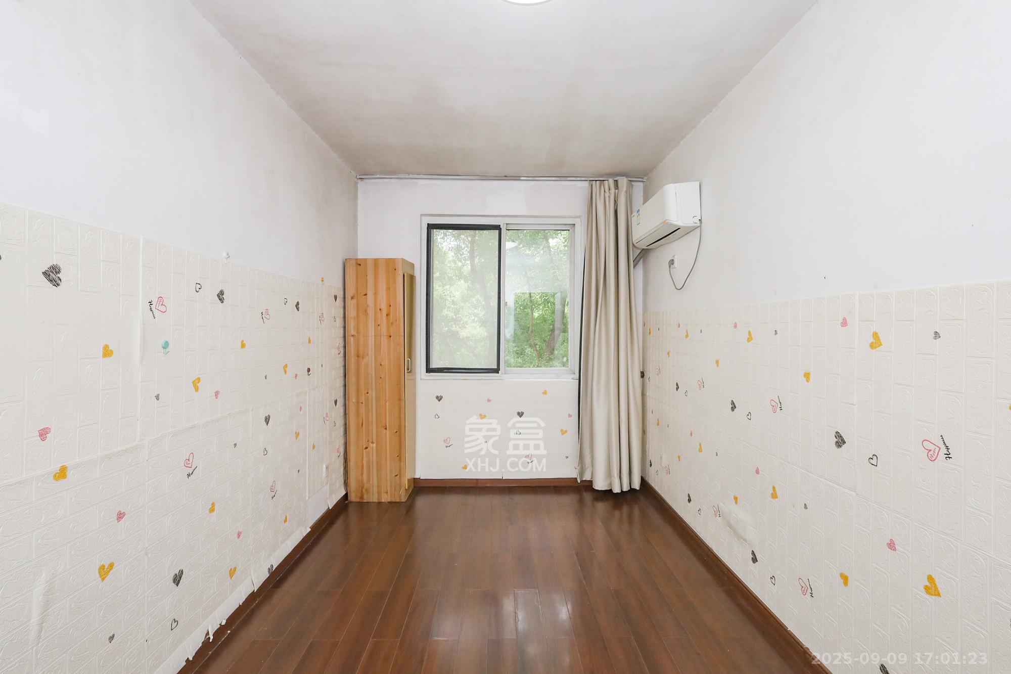 阳光新城 3室2厅2卫 105.0万 阳光新城 3室2厅2卫 105.0万卧室