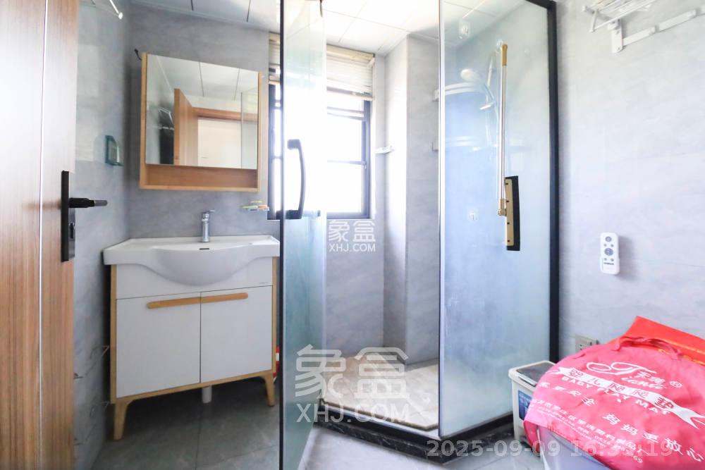 长房半岛蓝湾(观山月) 3室2厅1卫 2300.0元/月 长房半岛蓝湾(观山月) 3室2厅1卫 2300.0元/月室内图