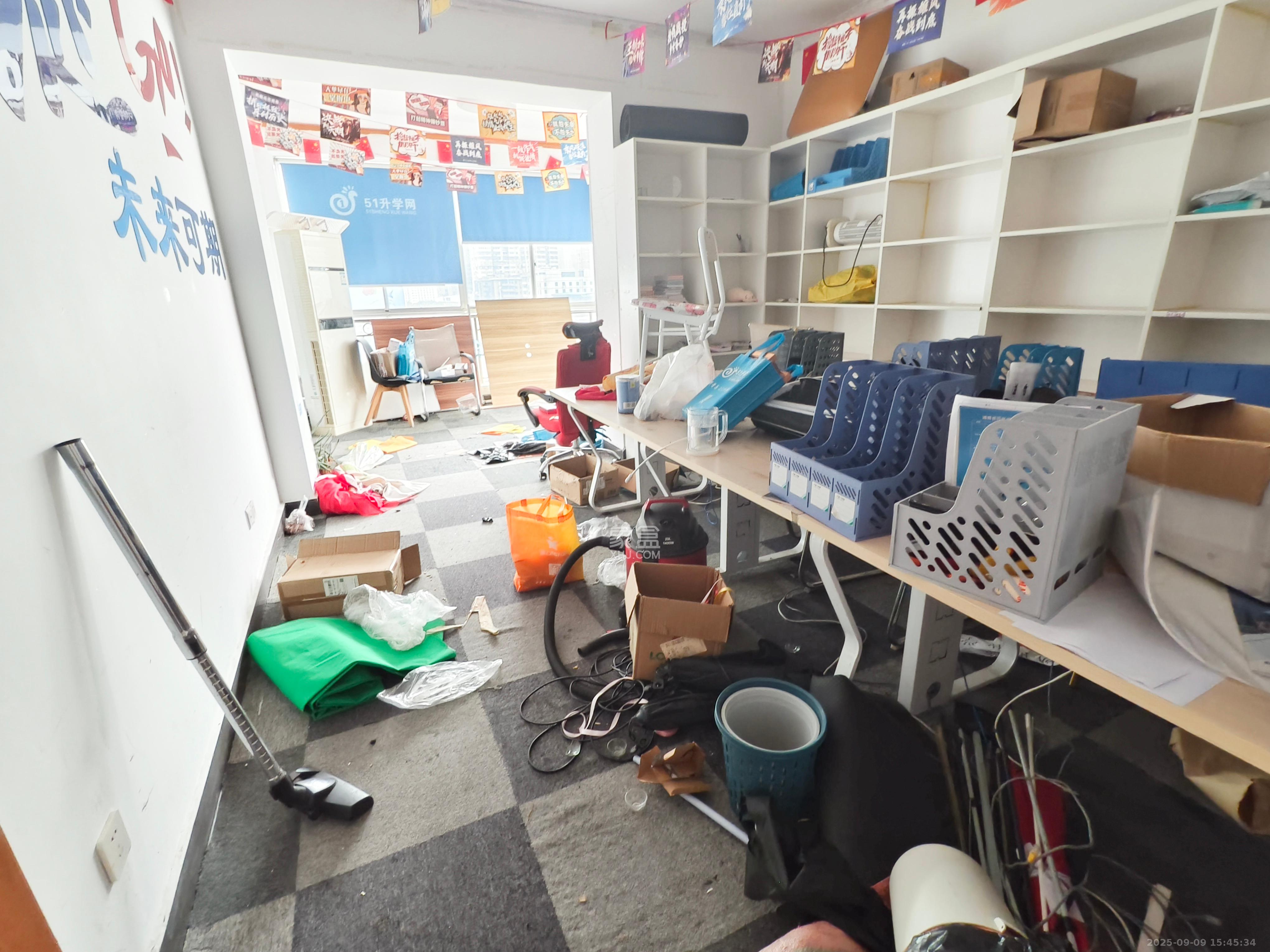 都市阳光大厦  6室2厅2卫    3700.0元/月室内图