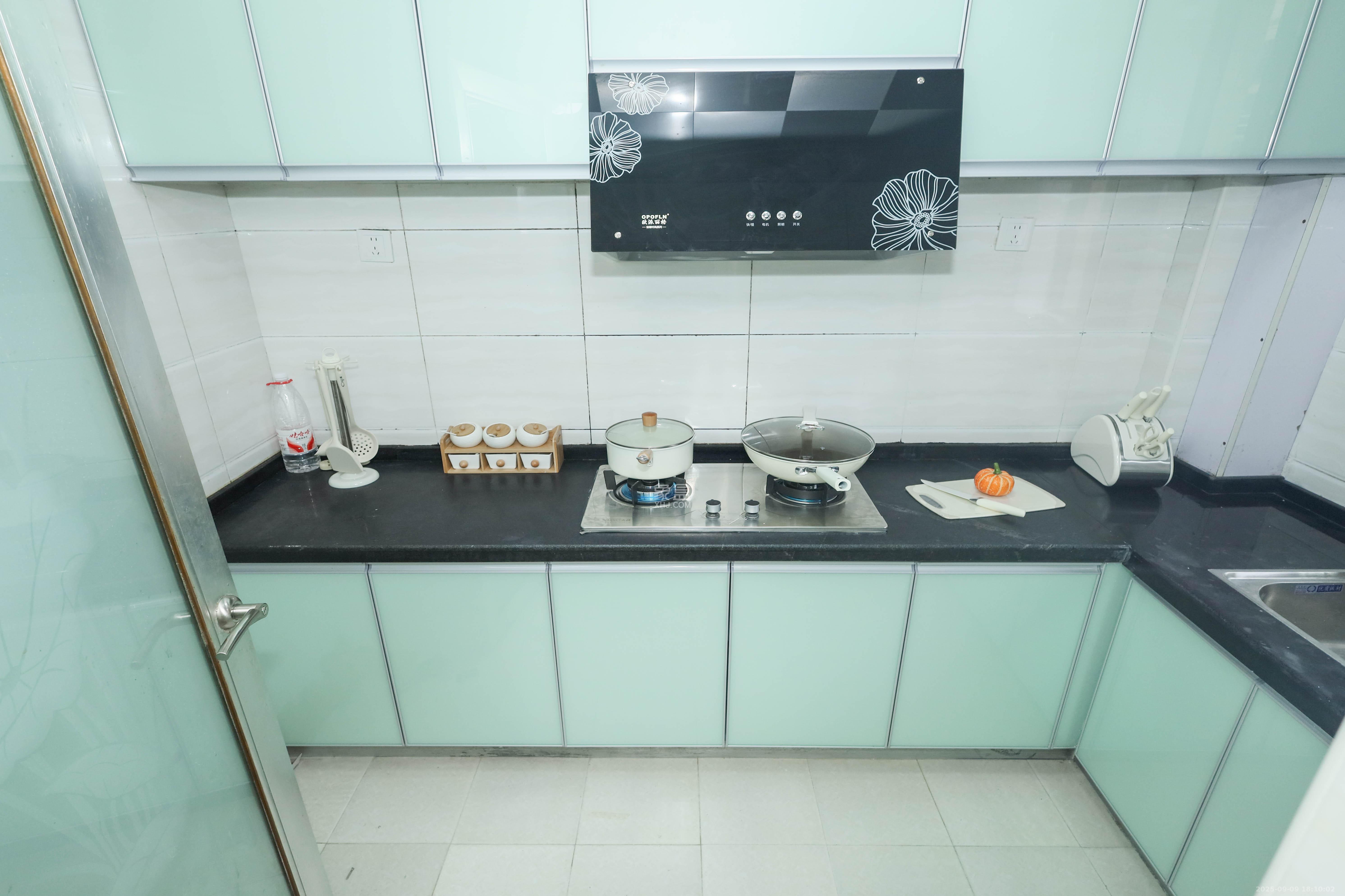 保利麓谷林语A区  3室1厅1卫    73.0万厨房