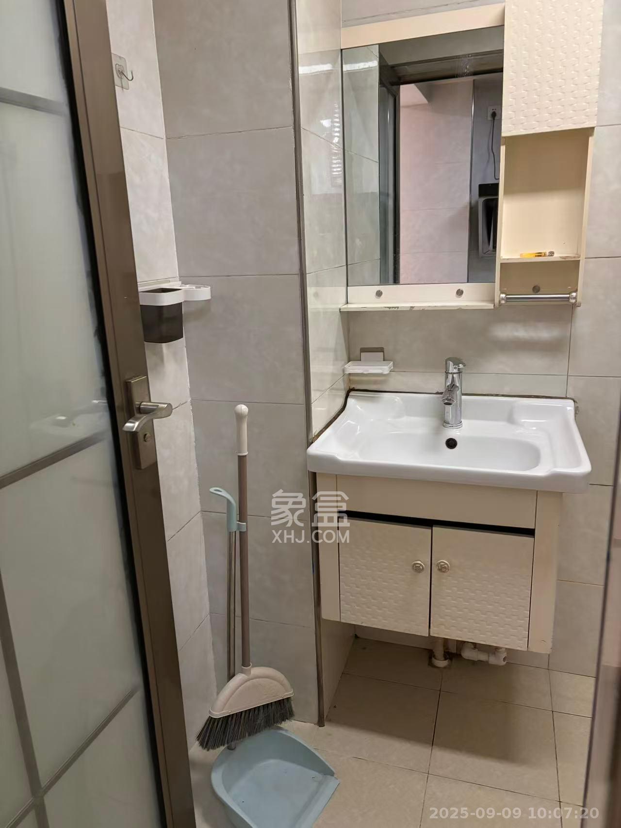 海德公园 1室1厅1卫 1200.0元/月 海德公园 1室1厅1卫 1200.0元/月室内图