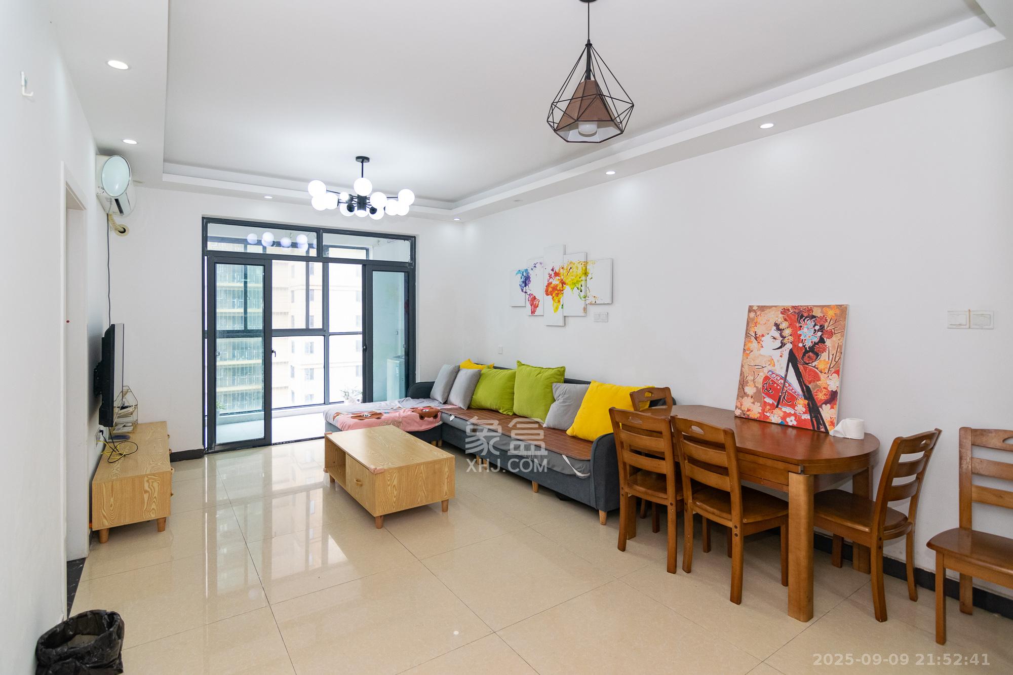 澳海月亮湾  3室2厅1卫    59.98万 澳海月亮湾  3室2厅1卫    59.98万客厅