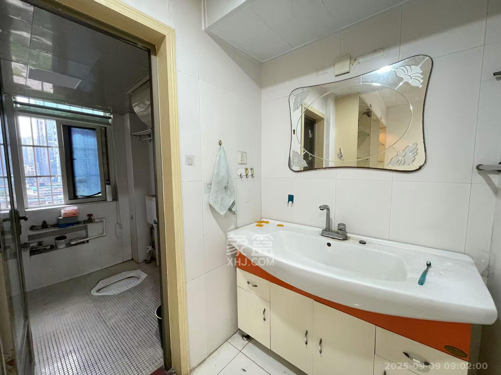 马王堆商贸城  3室2厅2卫    2000.0元/月室内图