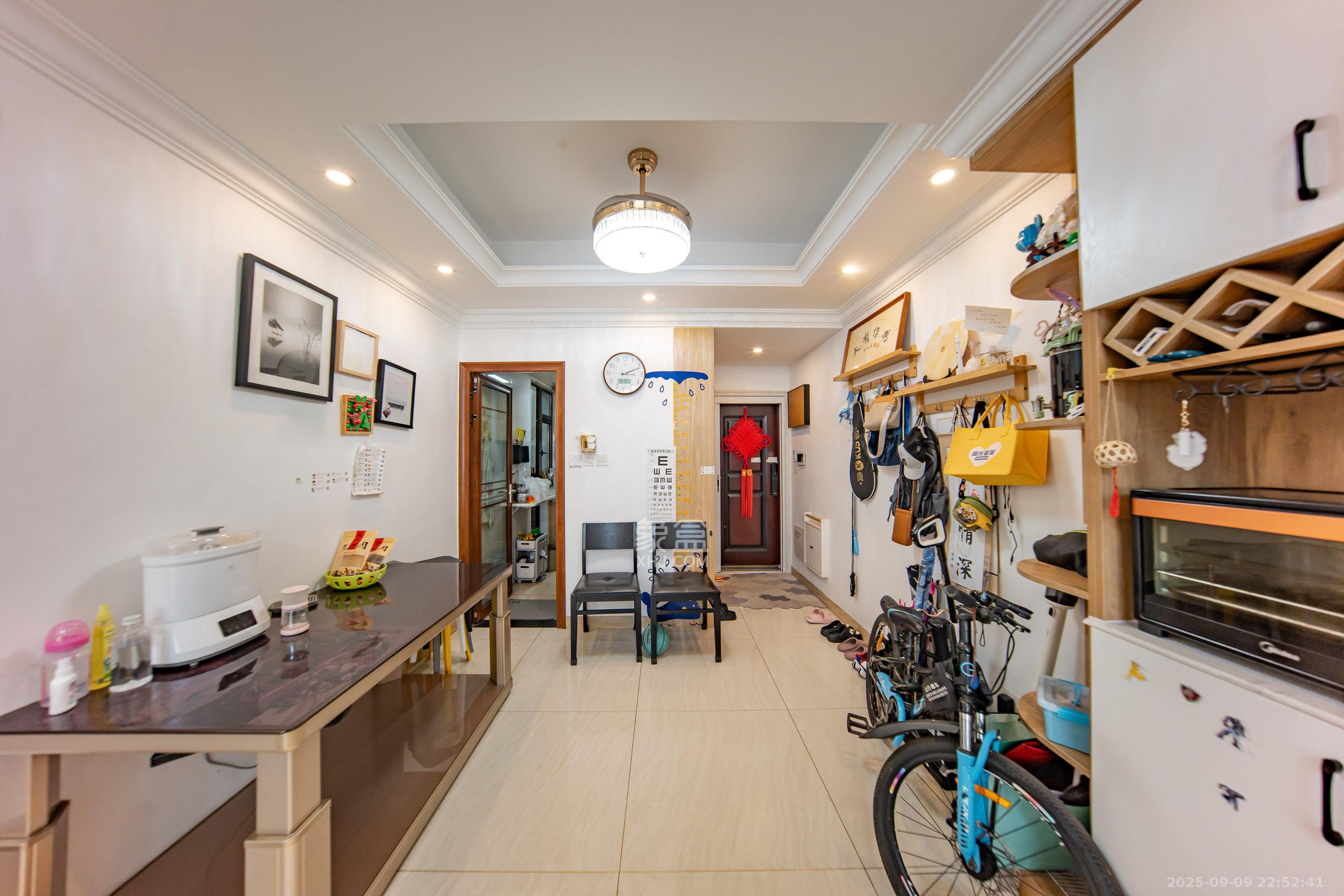 江山帝景哈佛 3室2厅1卫 79.8万 江山帝景哈佛 3室2厅1卫 79.8万客厅