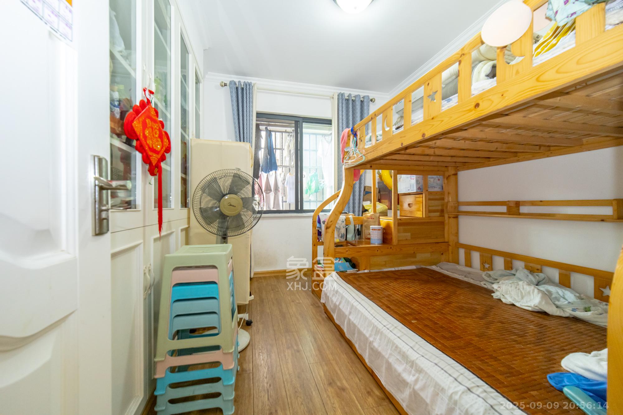 丰源国际 3室2厅2卫 82.0万 丰源国际 3室2厅2卫 82.0万卧室