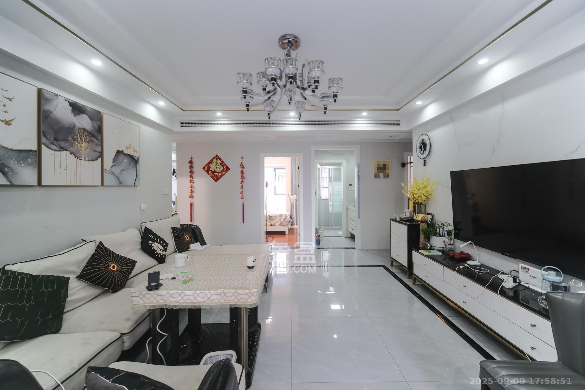 荣盛花语城 1室1厅1卫 105.0万 荣盛花语城 1室1厅1卫 105.0万客厅