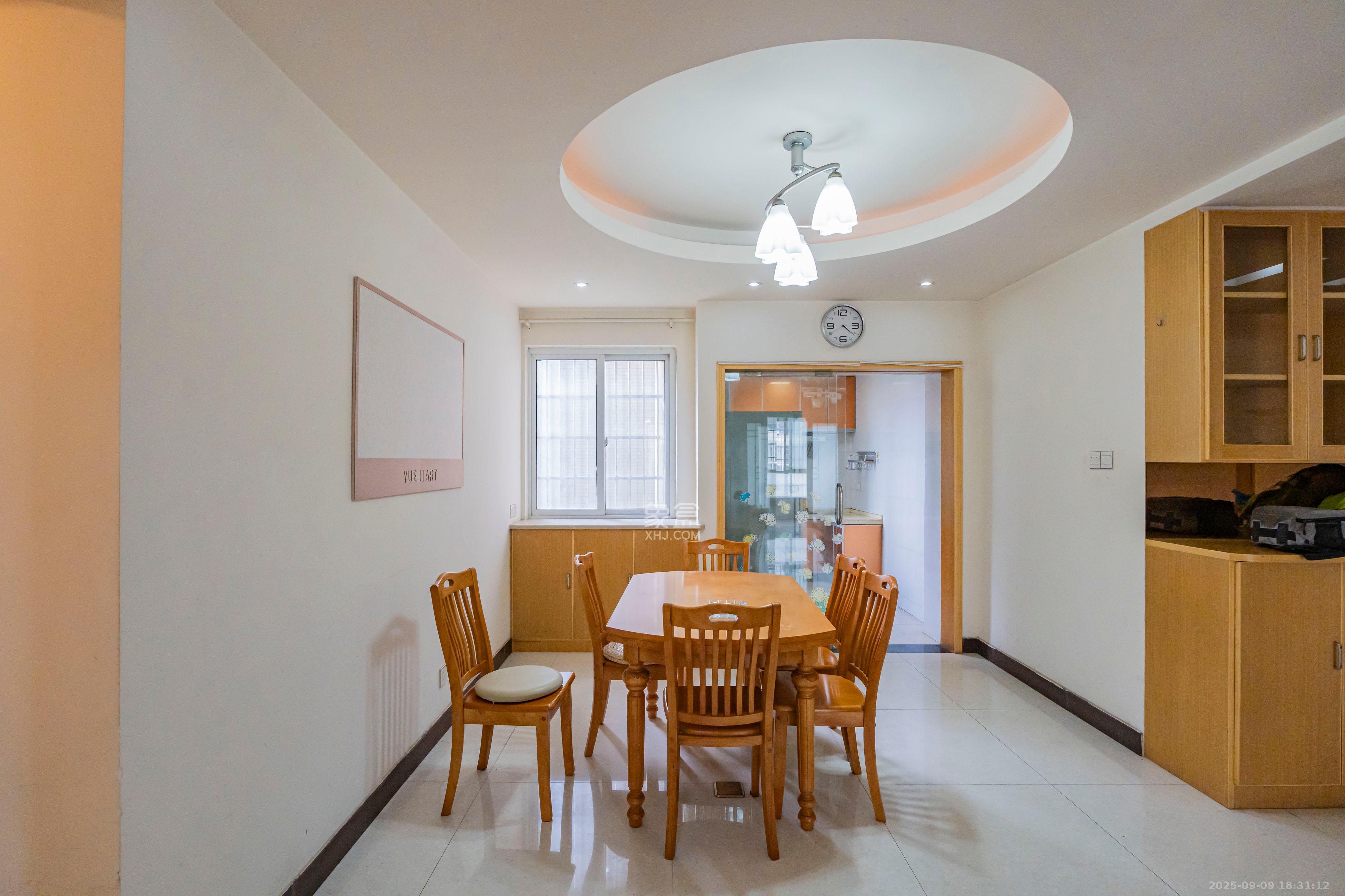 月湖兰庭  3室2厅2卫    100.0万客厅