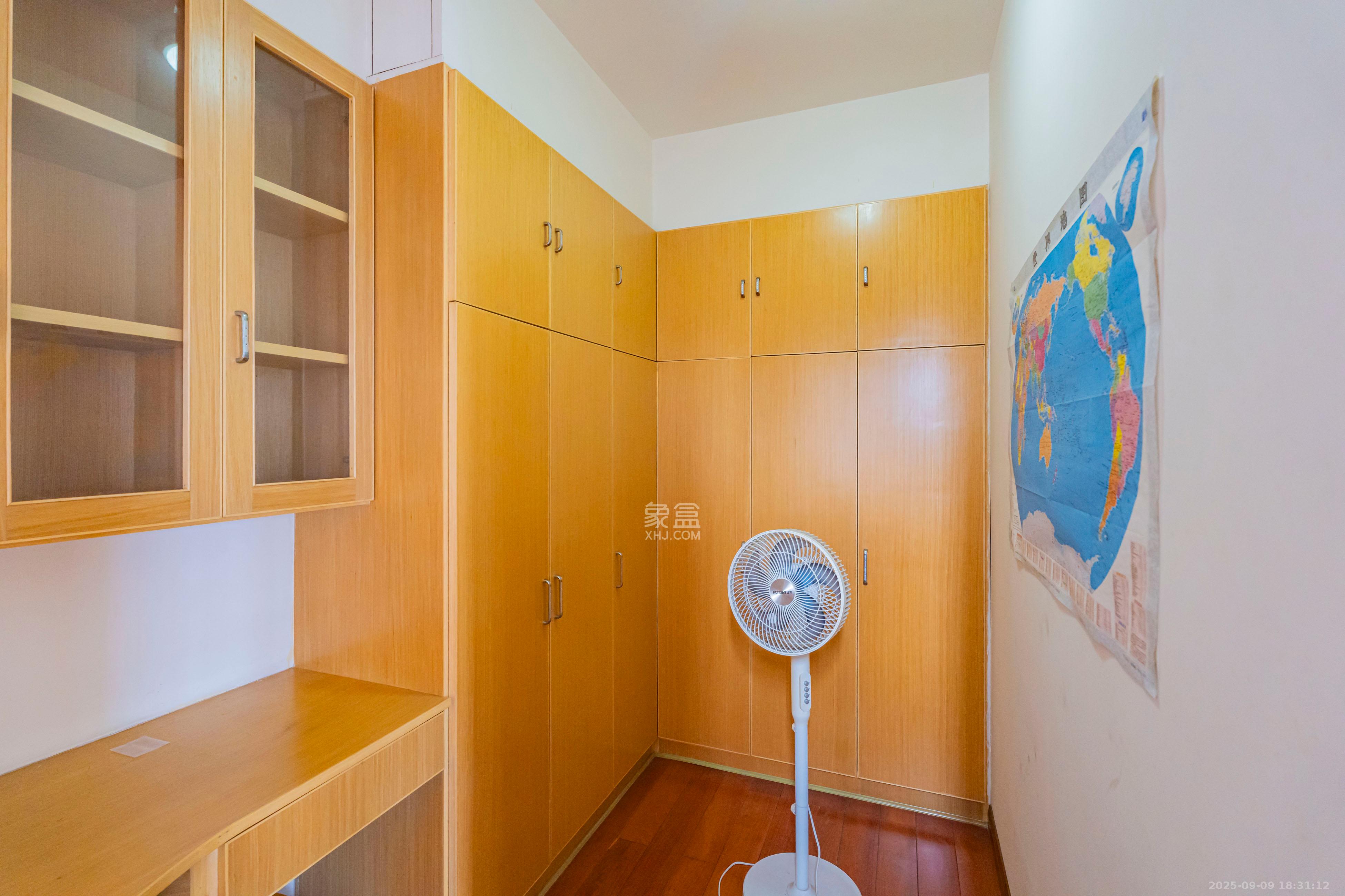 月湖兰庭  3室2厅2卫    100.0万卧室