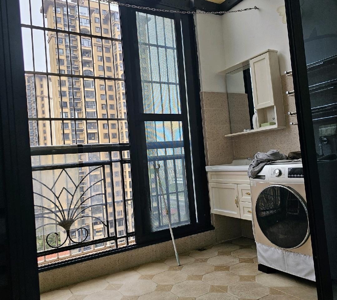 翡翠水城(住宅)  2室2厅1卫    2200.0元/月 翡翠水城(住宅)  2室2厅1卫    2200.0元/月室内图