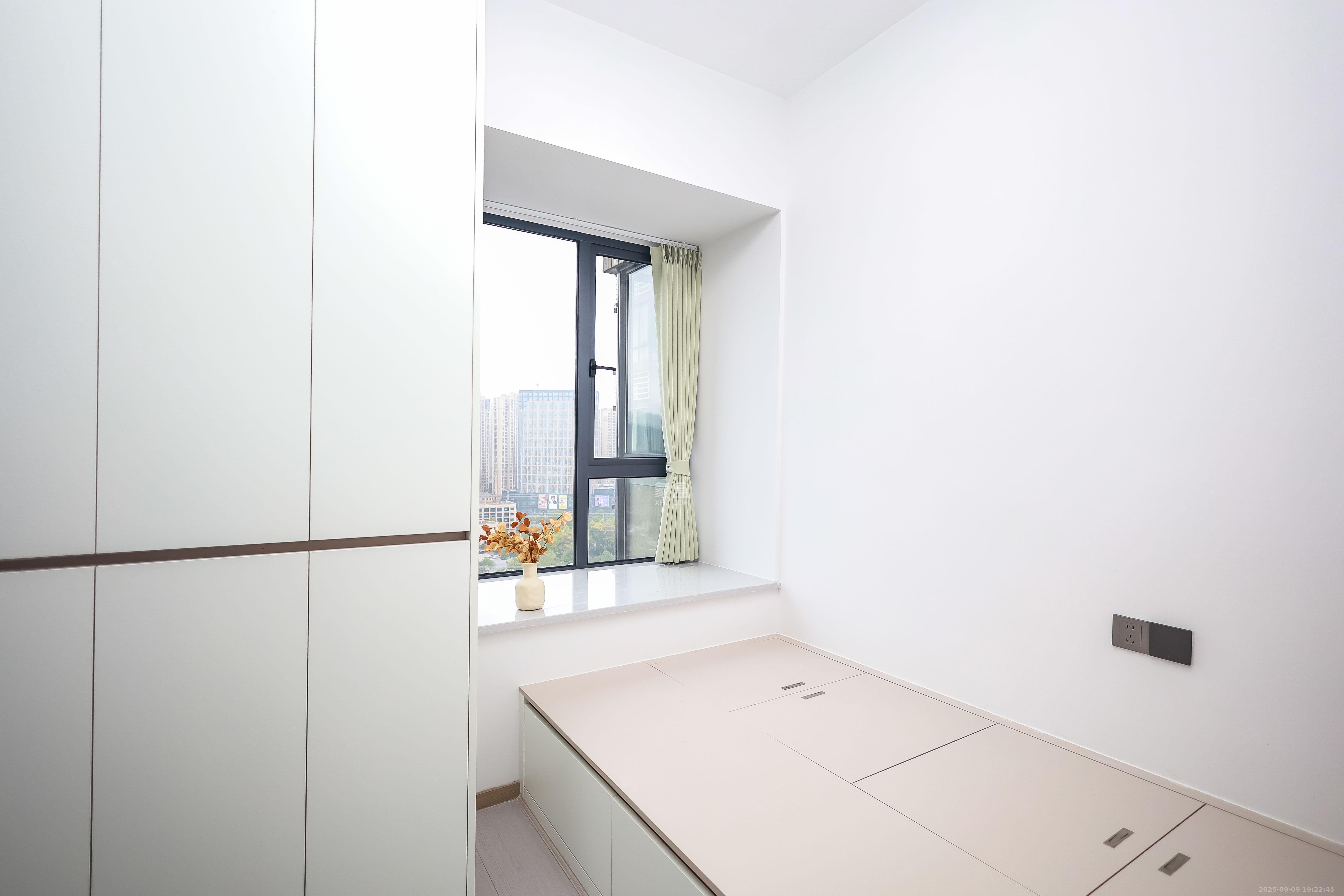 莱茵城 3室2厅2卫 89.8万 莱茵城 3室2厅2卫 89.8万卧室