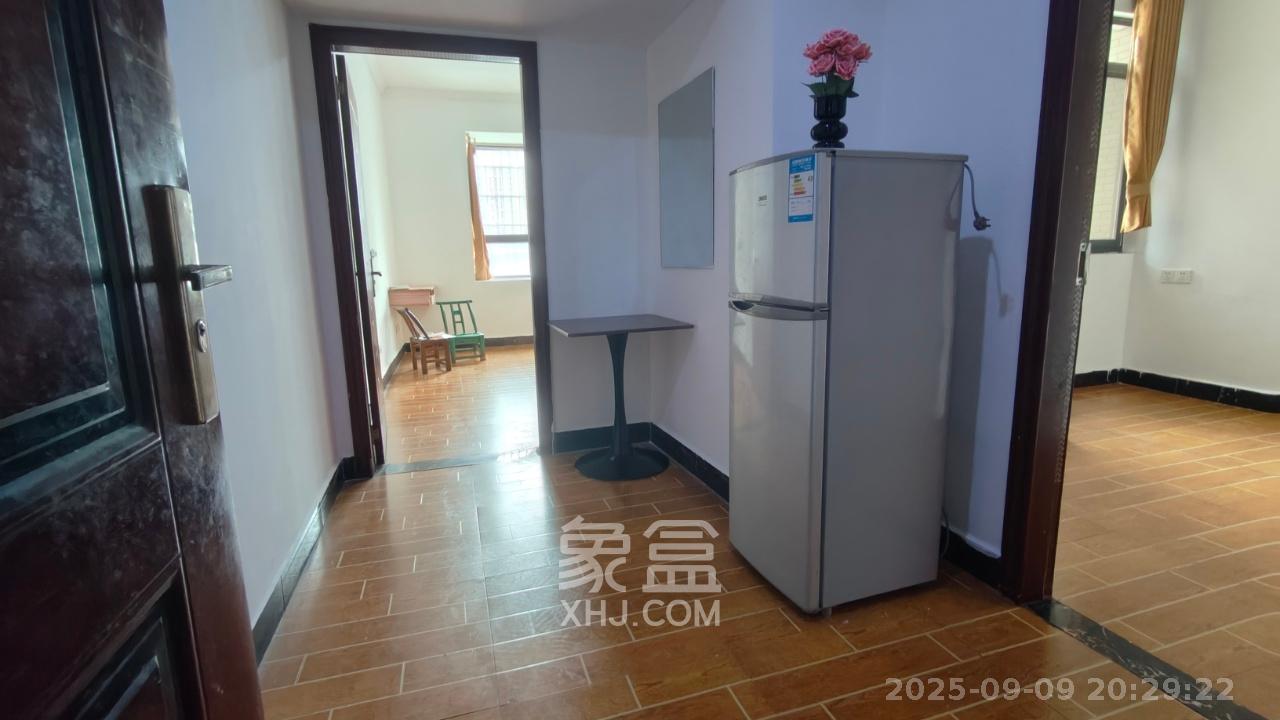 五星龙廻塘小区  2室1厅1卫    1200.0元/月 五星龙廻塘小区  2室1厅1卫    1200.0元/月室内图