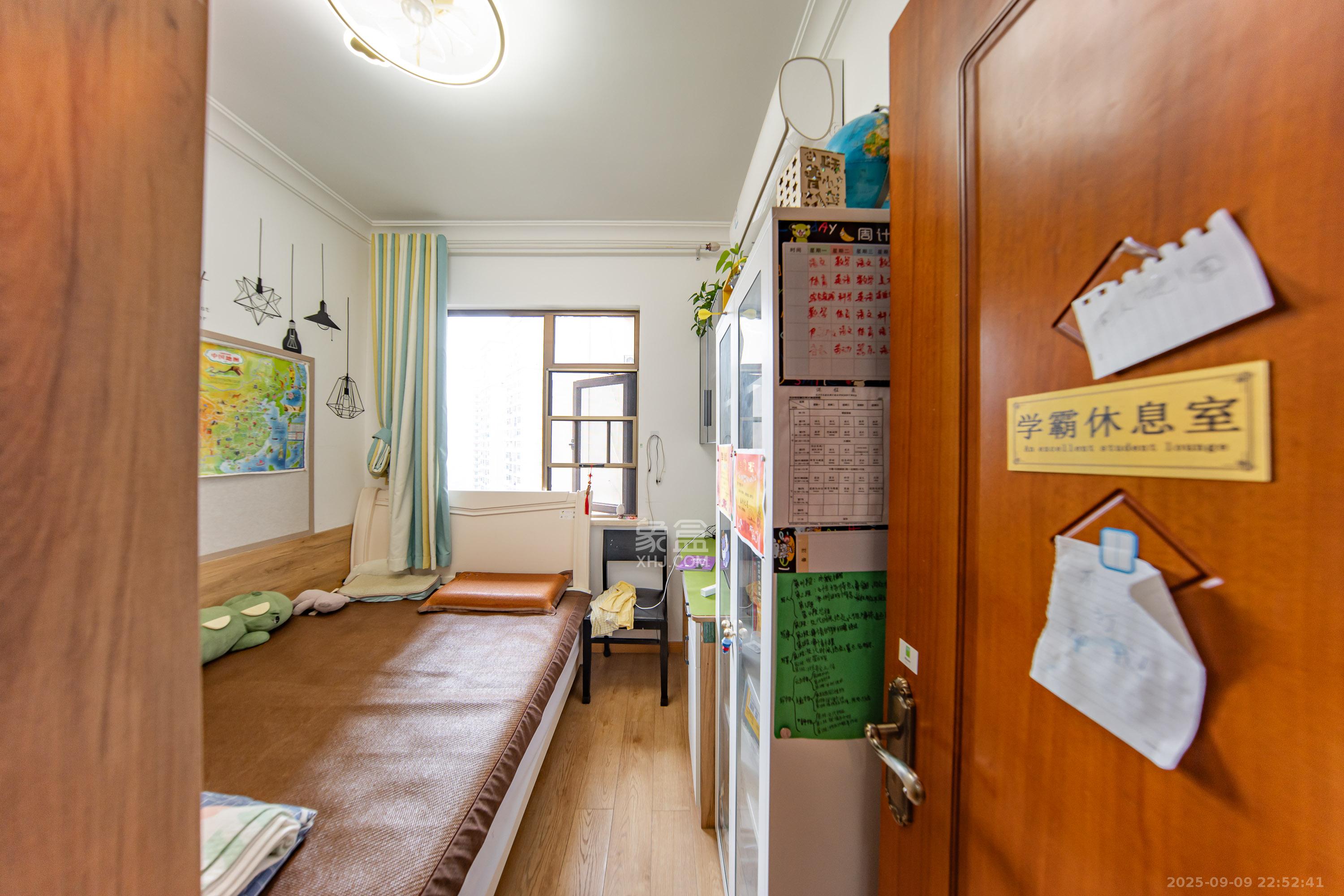 江山帝景哈佛 3室2厅1卫 79.8万 江山帝景哈佛 3室2厅1卫 79.8万卧室