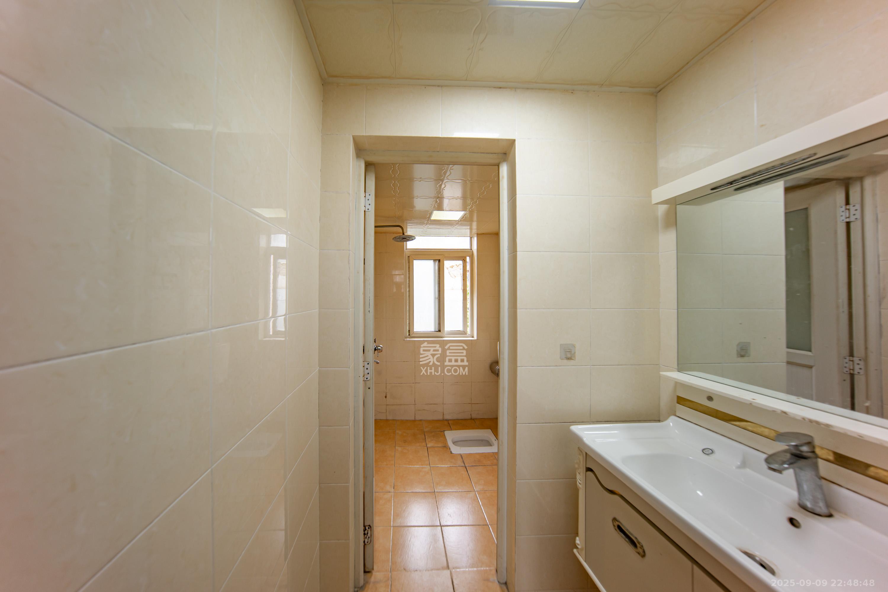 枫华府第 3室2厅2卫 65.0万 枫华府第 3室2厅2卫 65.0万卫生间