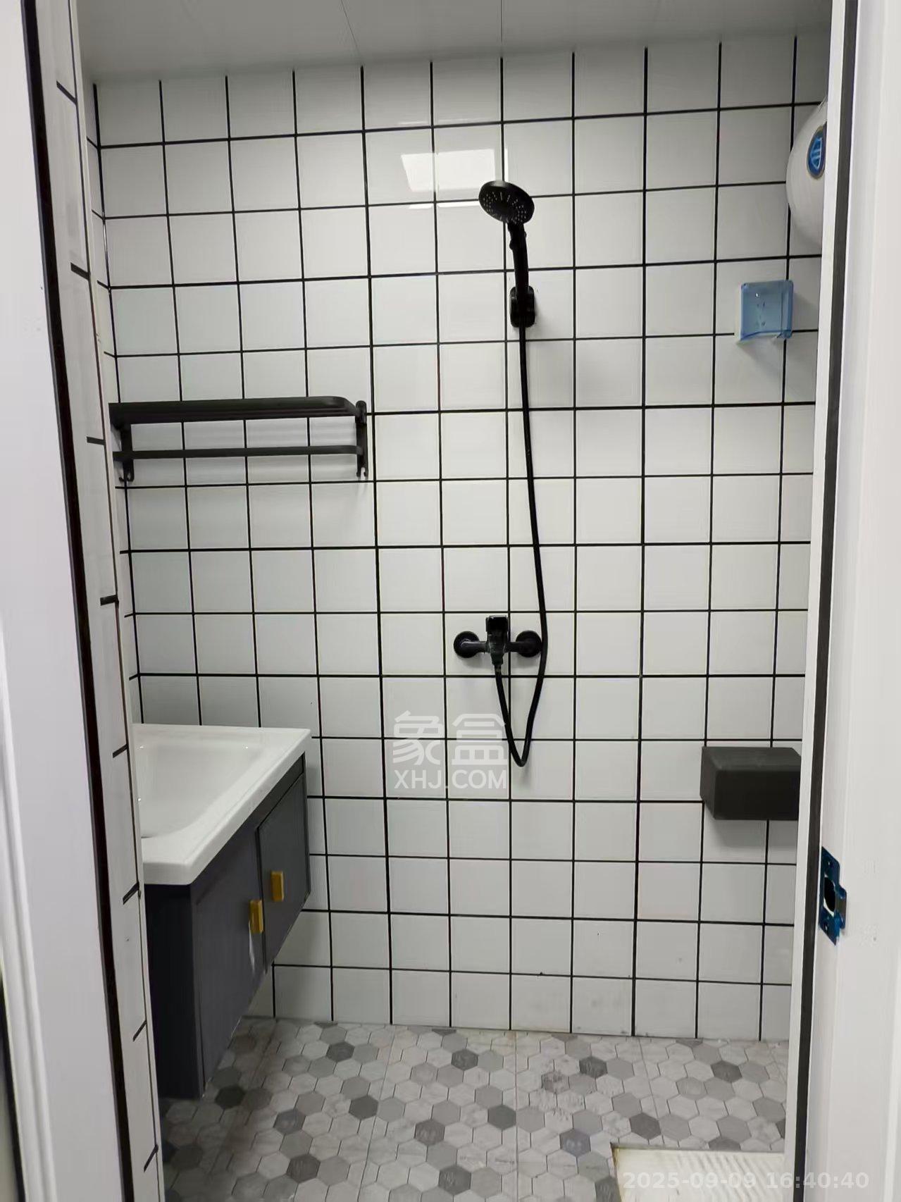 保利天禧EF区 1室1厅1卫 1600.0元/月 保利天禧EF区 1室1厅1卫 1600.0元/月室内图