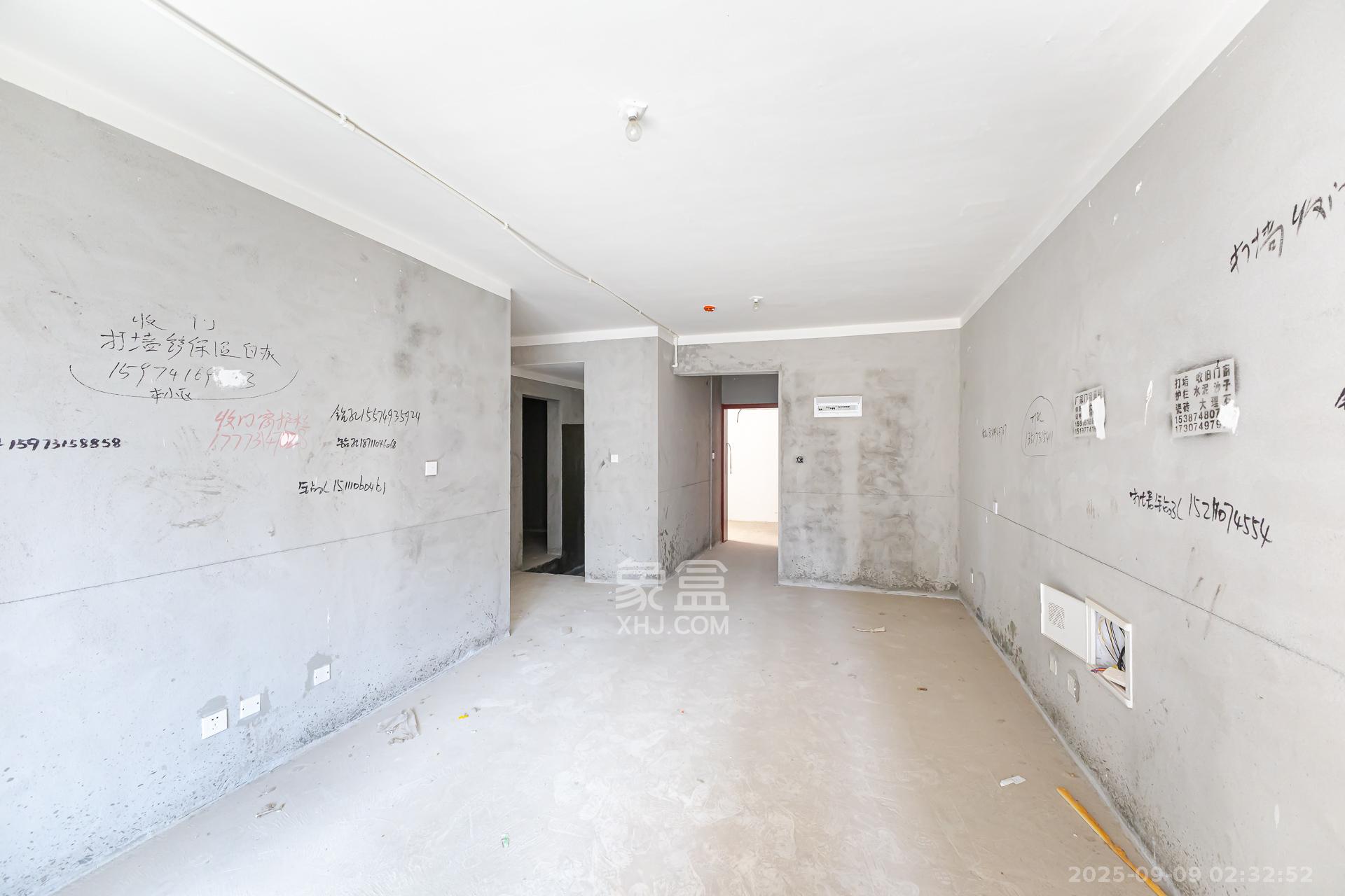 明发阅江悦府  3室2厅2卫    76.0万 明发阅江悦府  3室2厅2卫    76.0万客厅