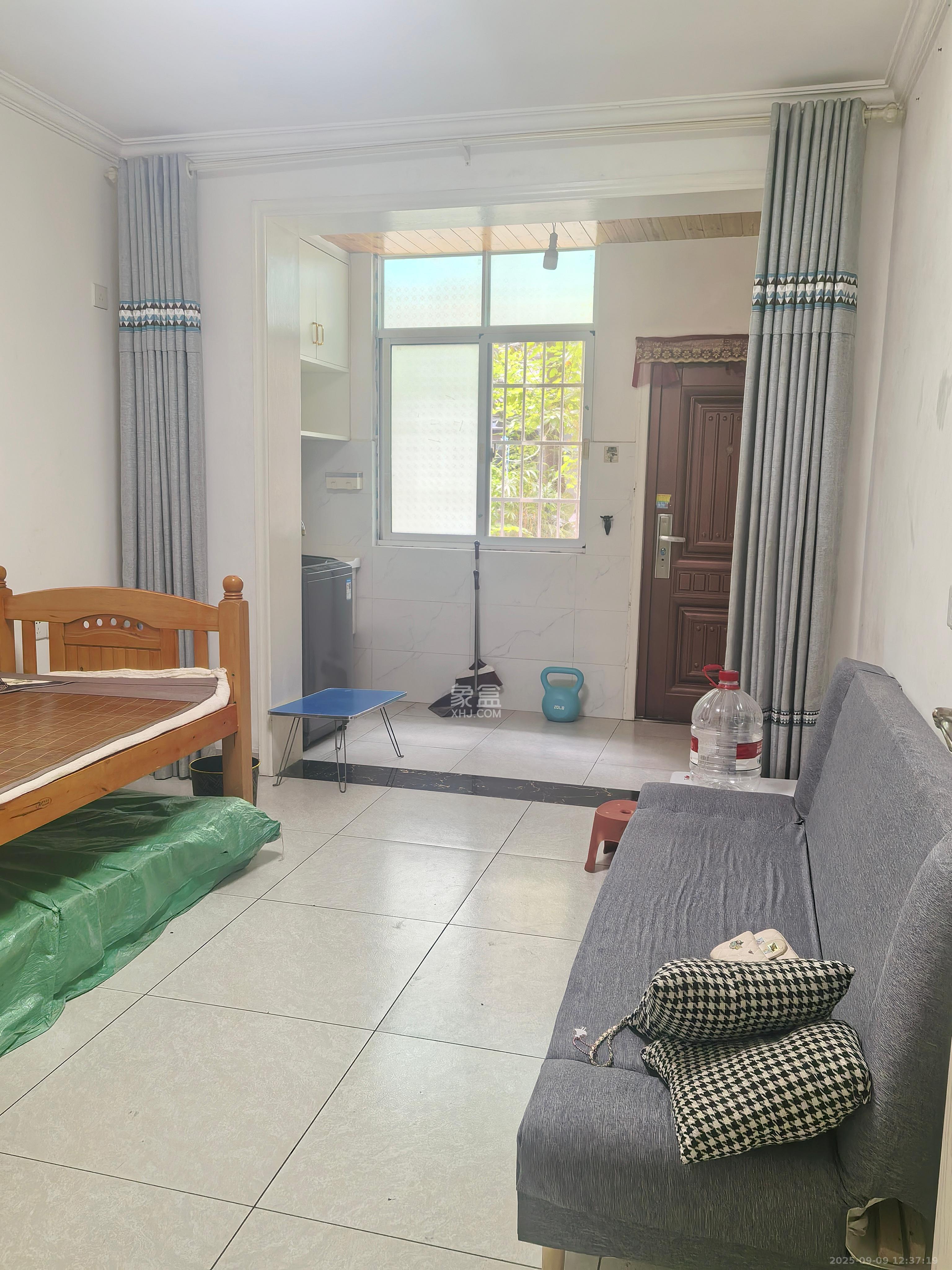 赤岗小区(一二三片)  2室1厅1卫    2000.0元/月 赤岗小区(一二三片)  2室1厅1卫    2000.0元/月室内图