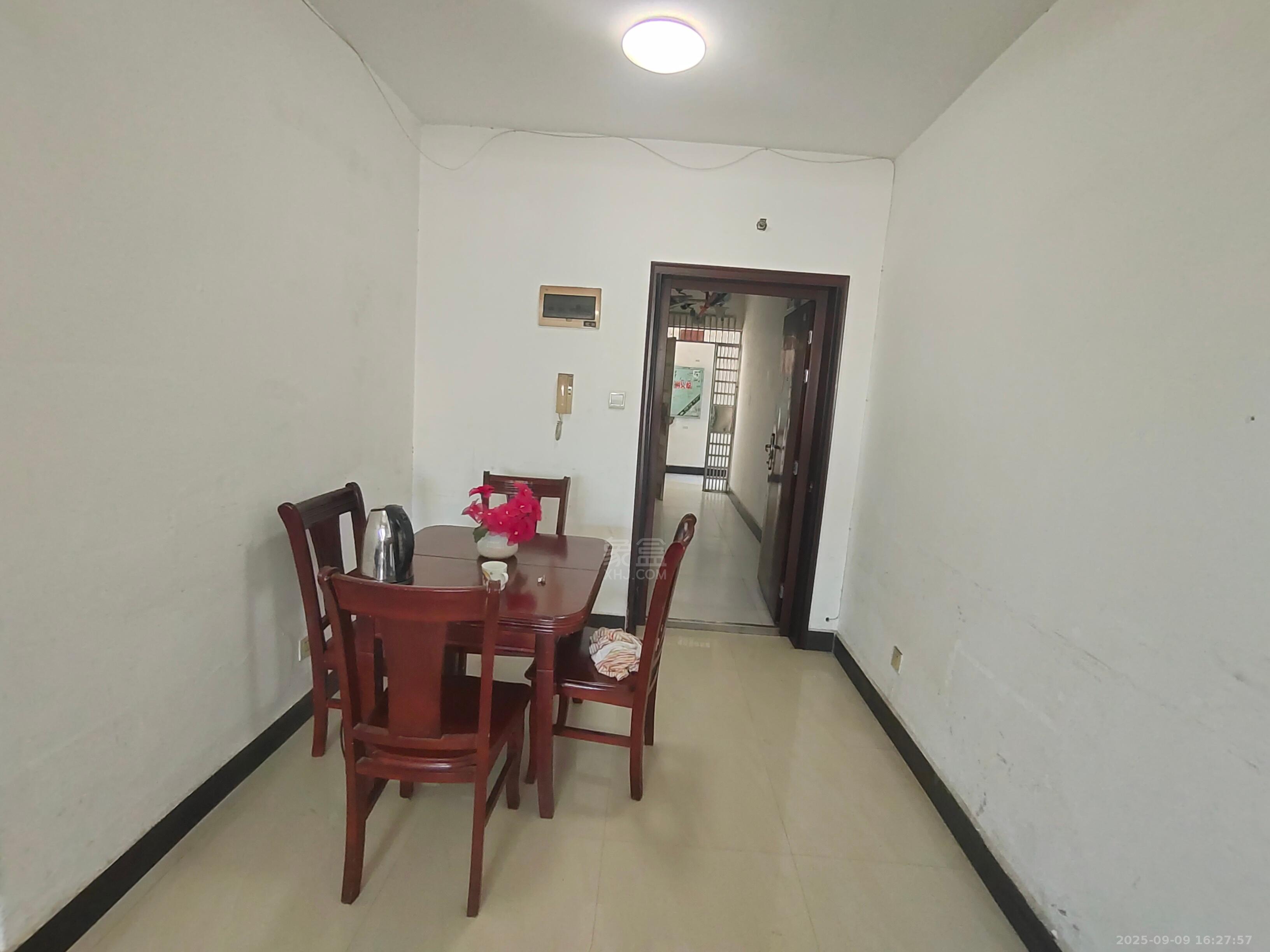 曦美苑 2室2厅1卫 1400.0元/月 曦美苑 2室2厅1卫 1400.0元/月室内图