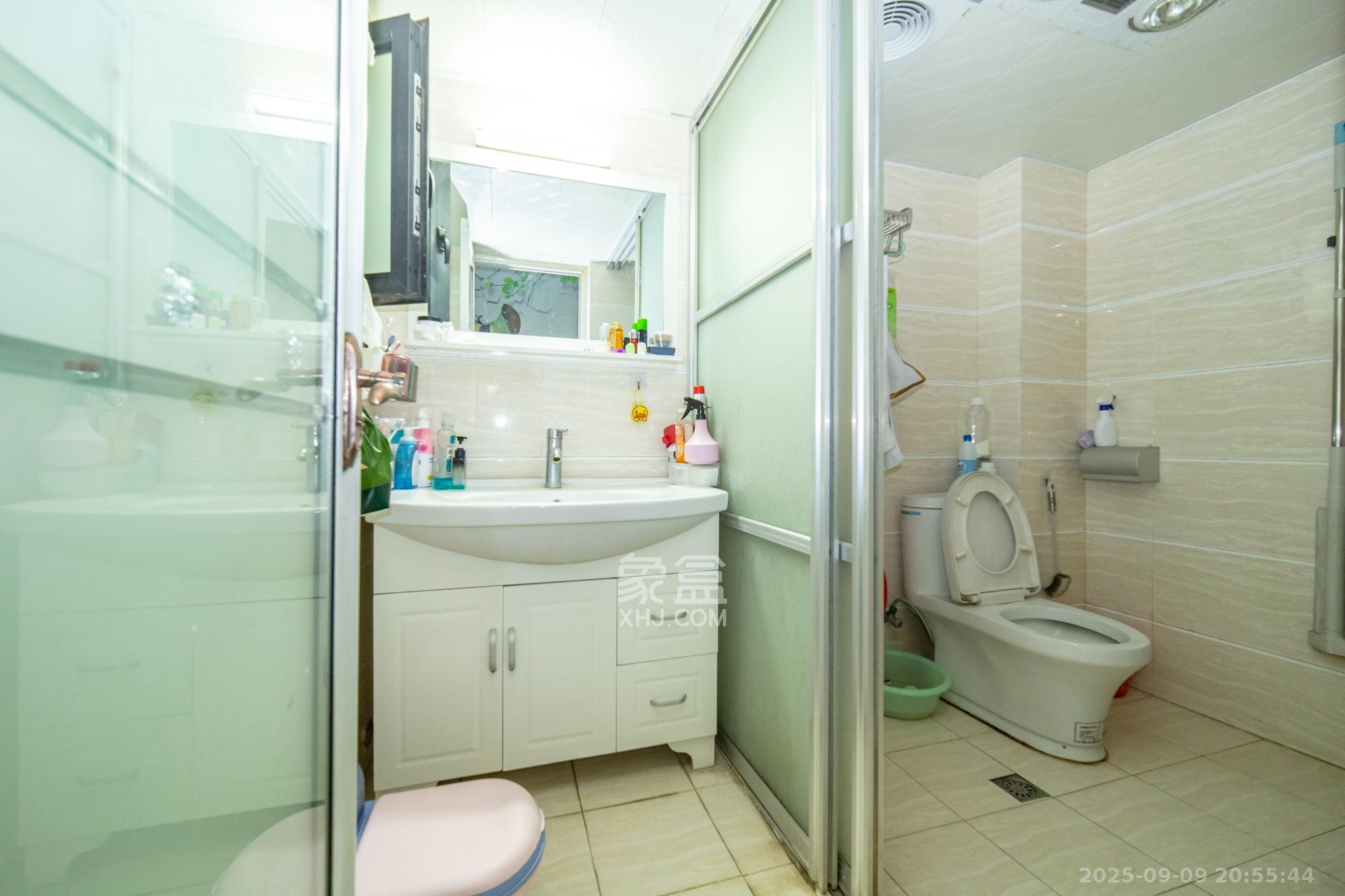 三一街区  3室2厅1卫    53.8万卫生间