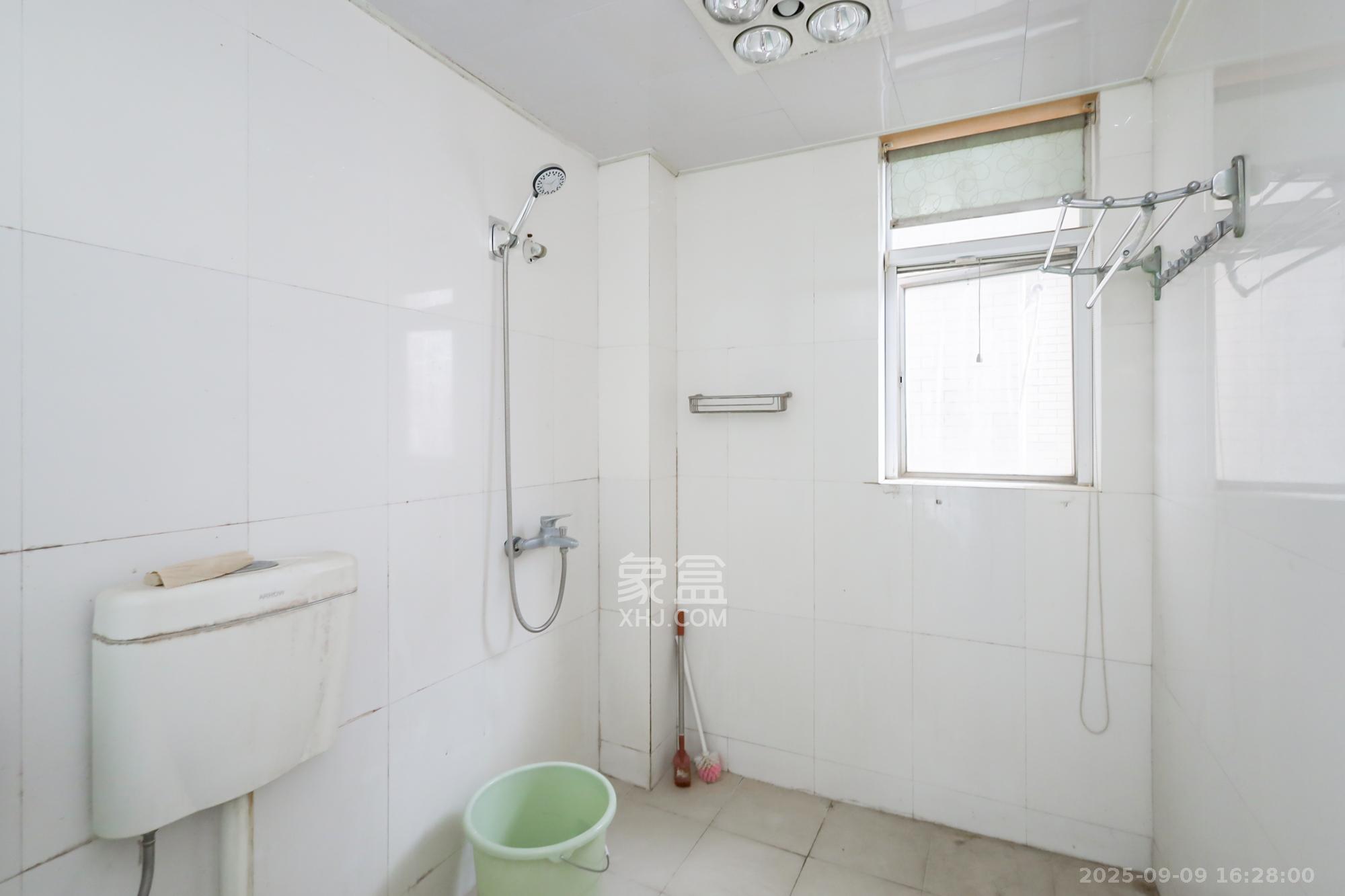 香海西岸  3室2厅2卫    130.0万 香海西岸  3室2厅2卫    130.0万卫生间