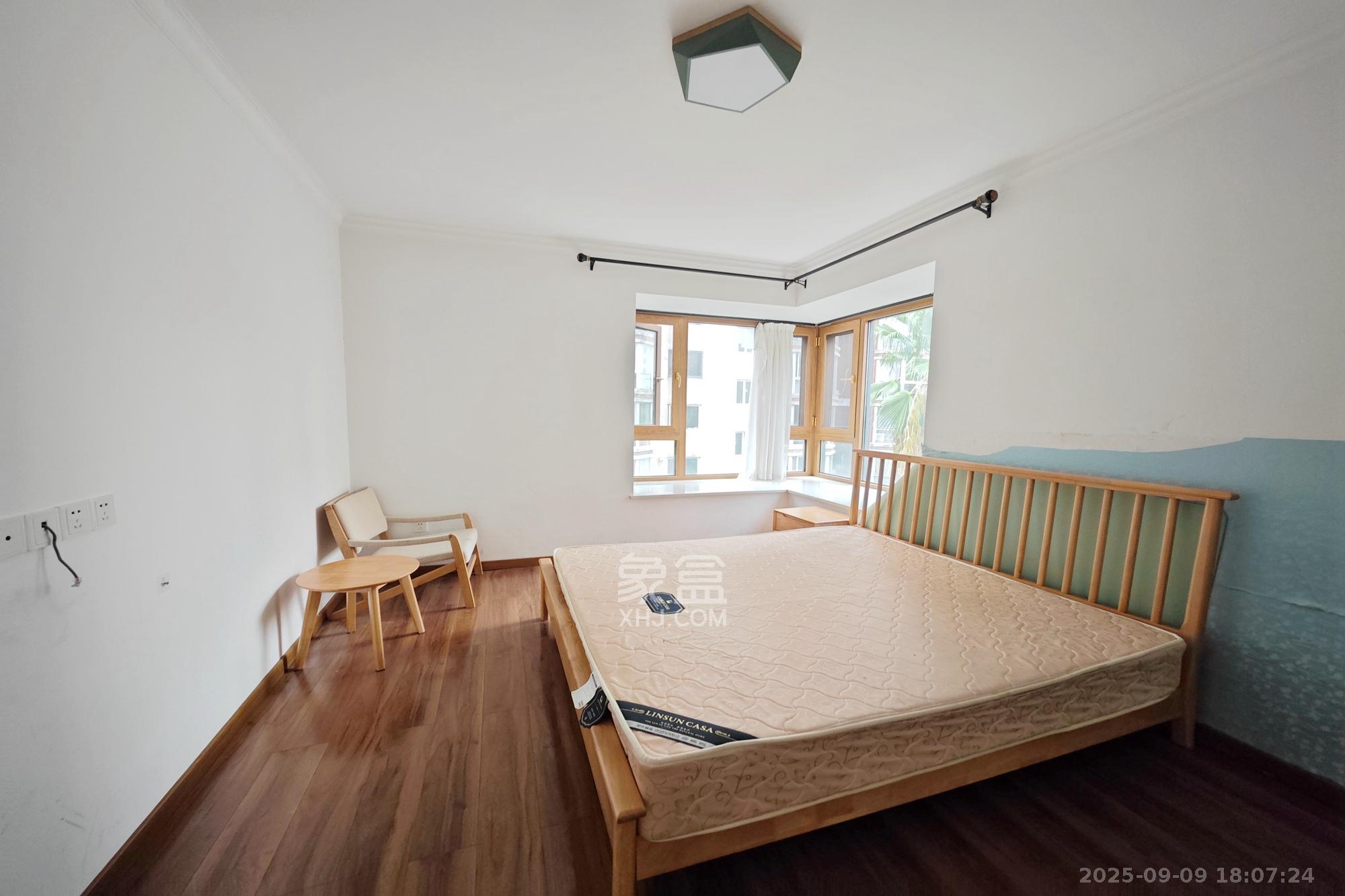 鸿铭中心  3室2厅2卫    188.0万 鸿铭中心  3室2厅2卫    188.0万卧室