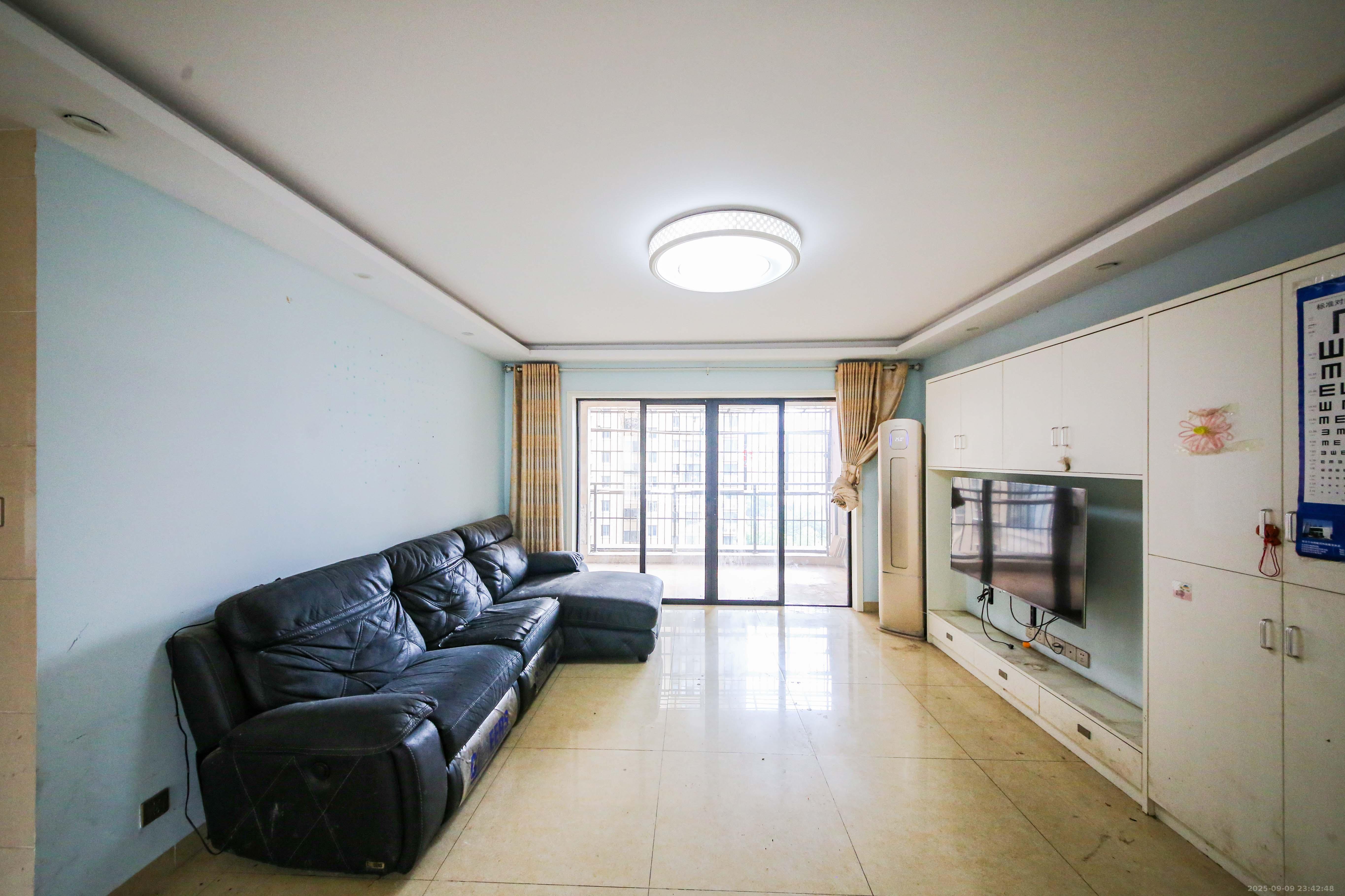 文景领秀  3室2厅1卫    98.0万 文景领秀  3室2厅1卫    98.0万客厅