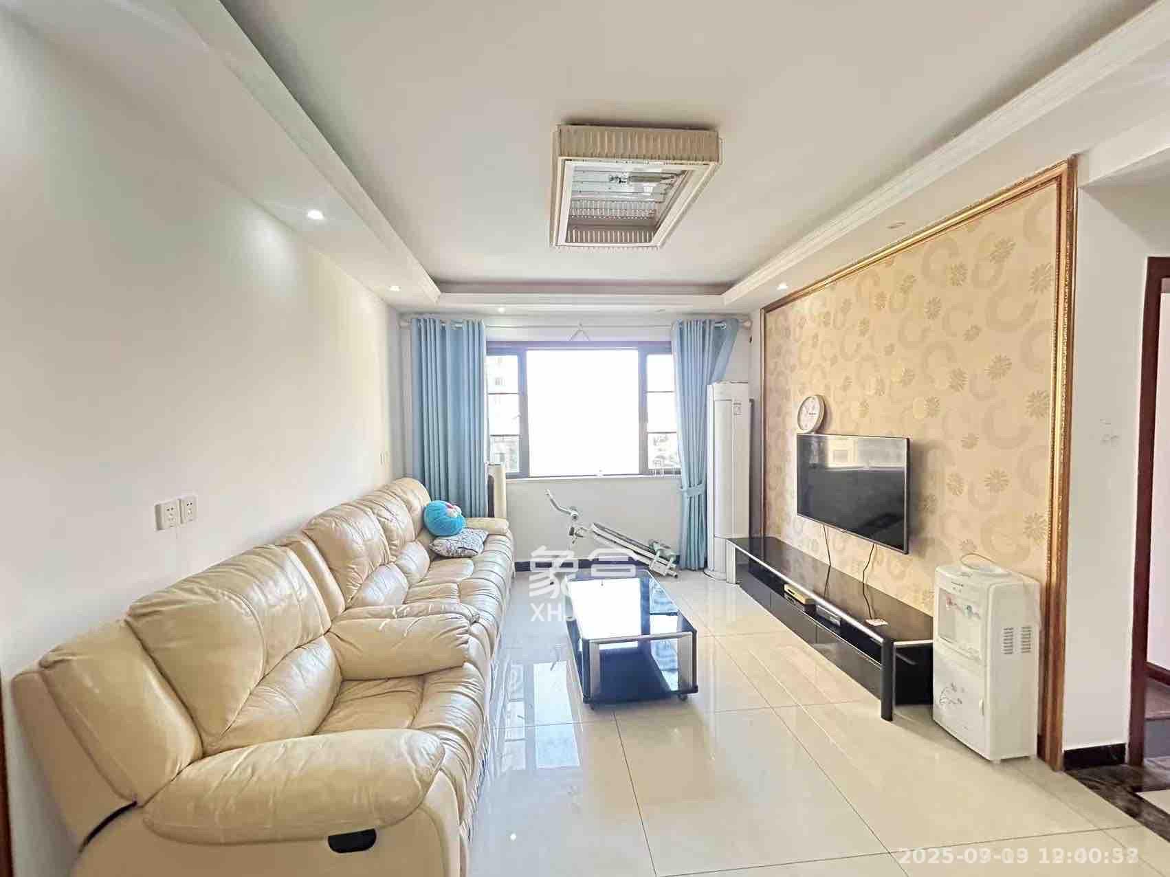 好莱城(弘德西街)  3室2厅2卫    2200.0元/月 好莱城(弘德西街)  3室2厅2卫    2200.0元/月室内图