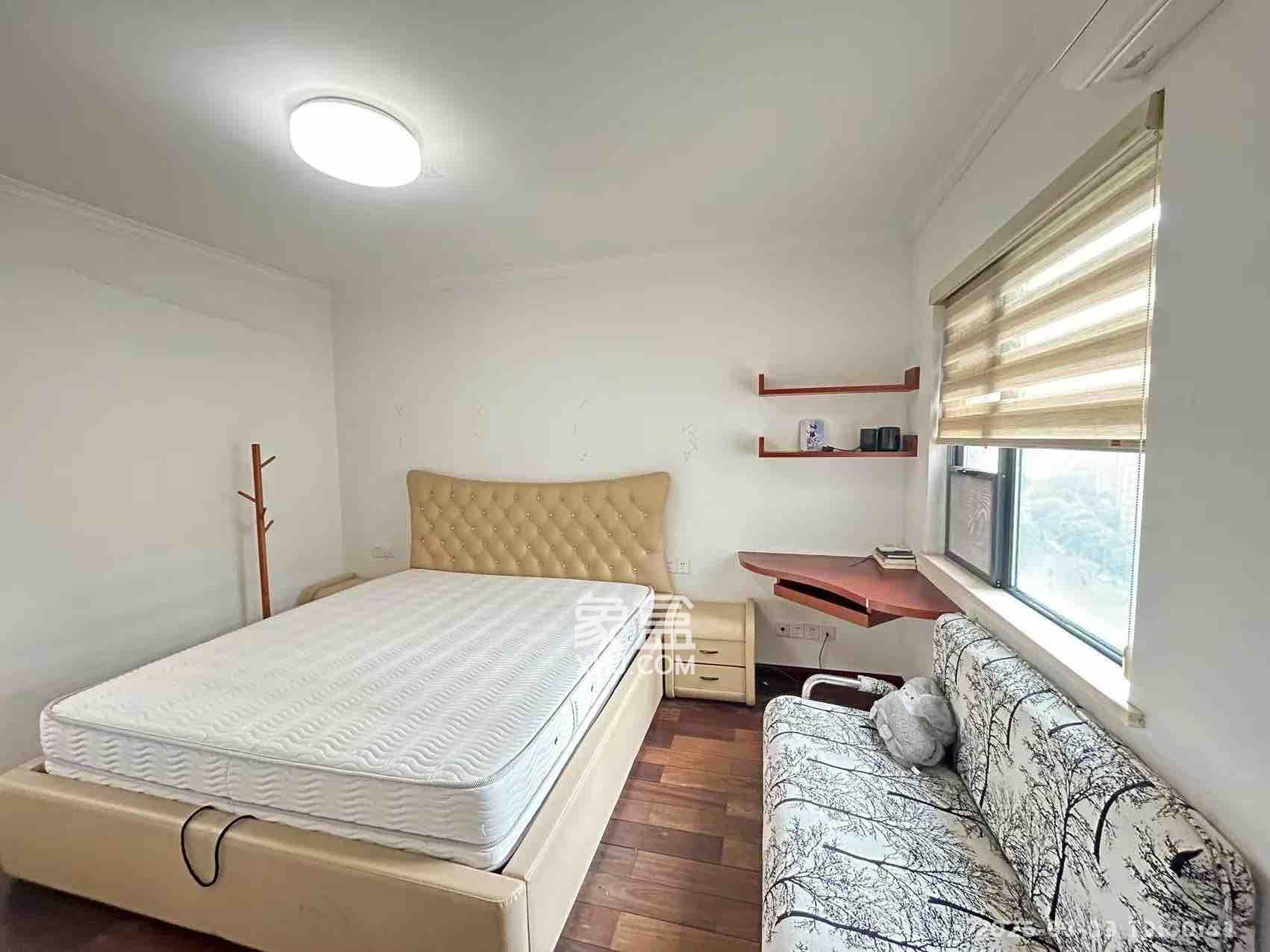 好莱城(弘德西街)  3室2厅2卫    2200.0元/月 好莱城(弘德西街)  3室2厅2卫    2200.0元/月室内图